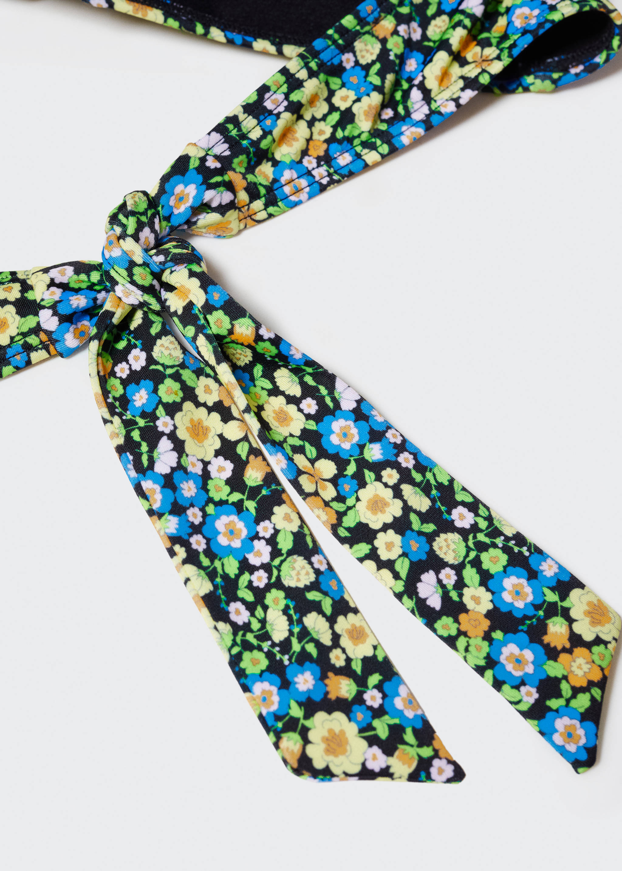 Góra od bikini z węzłem - Szczegóły artykułu 8