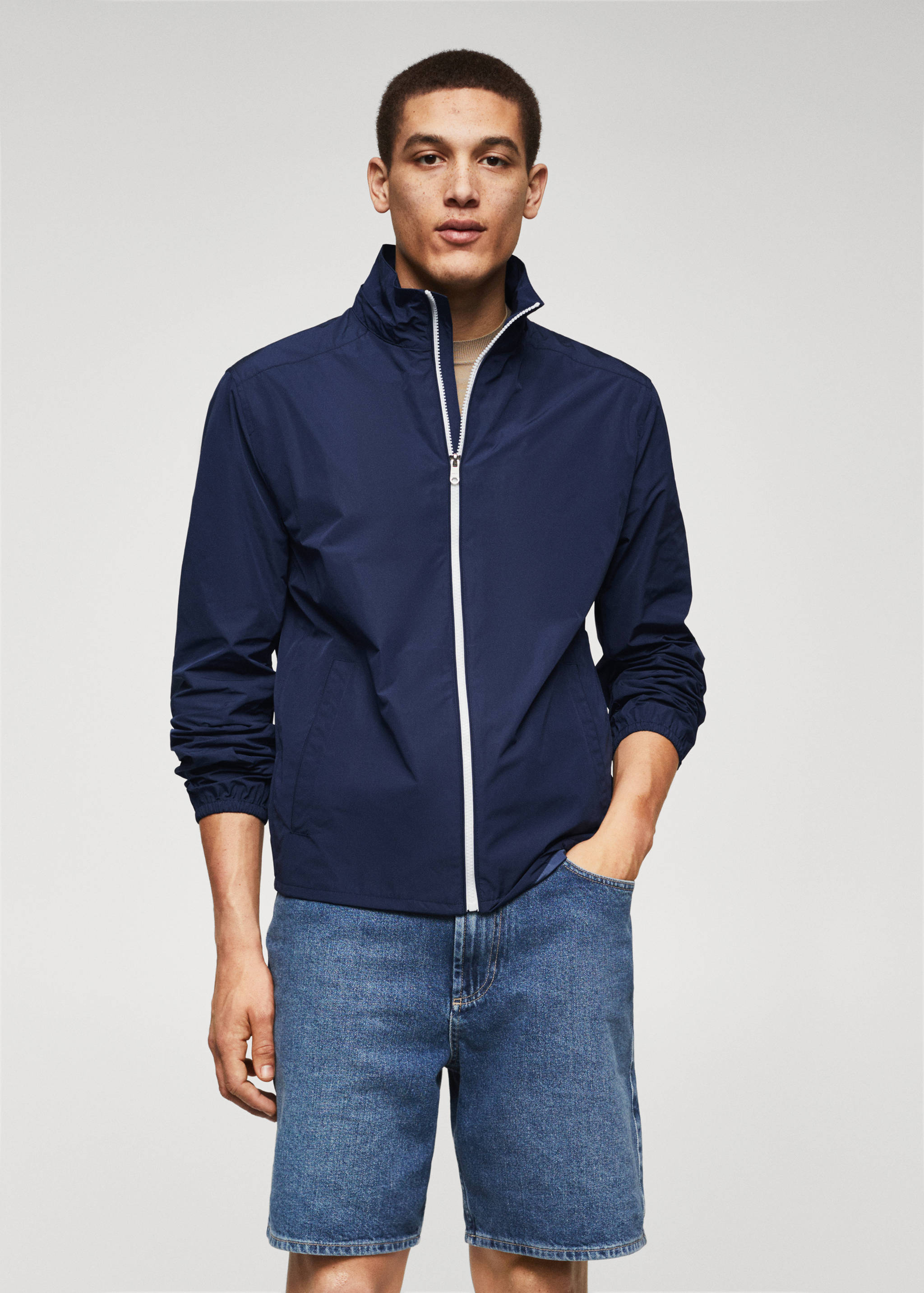 Water-repellent hooded jacket - Medium plane