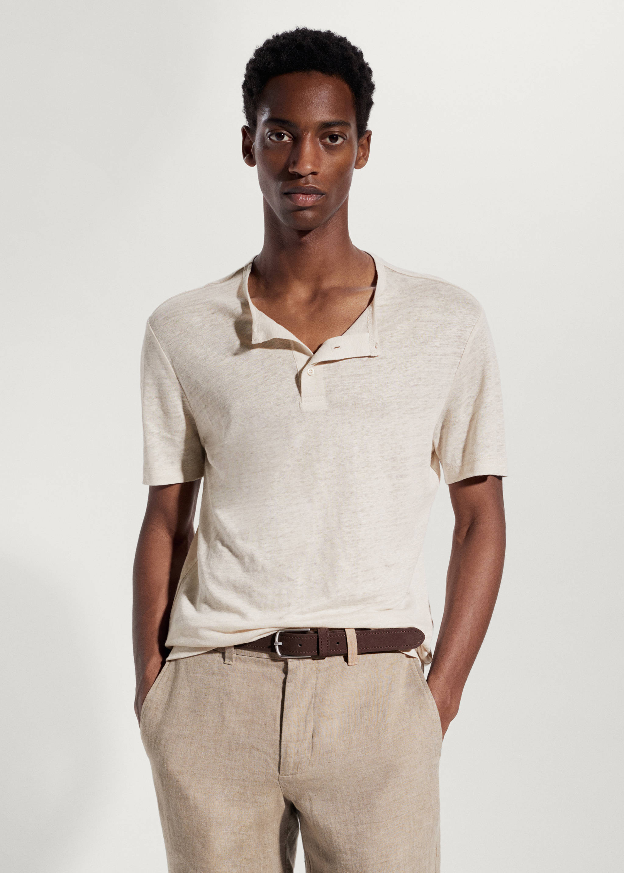 T-shirt 100 % lin col tunisien - Plan moyen