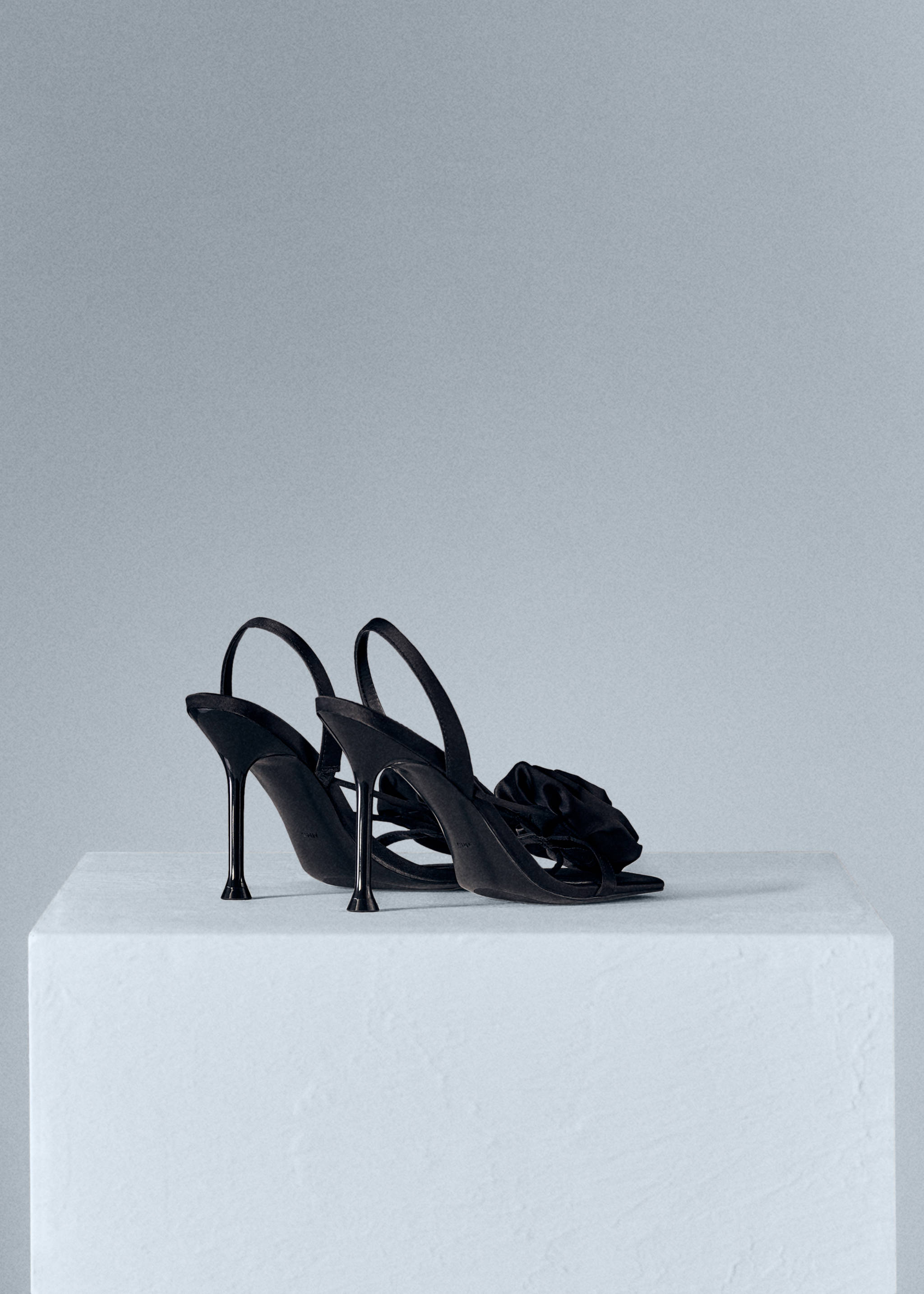 Maxi flower heeled sandal - Details of the article 1