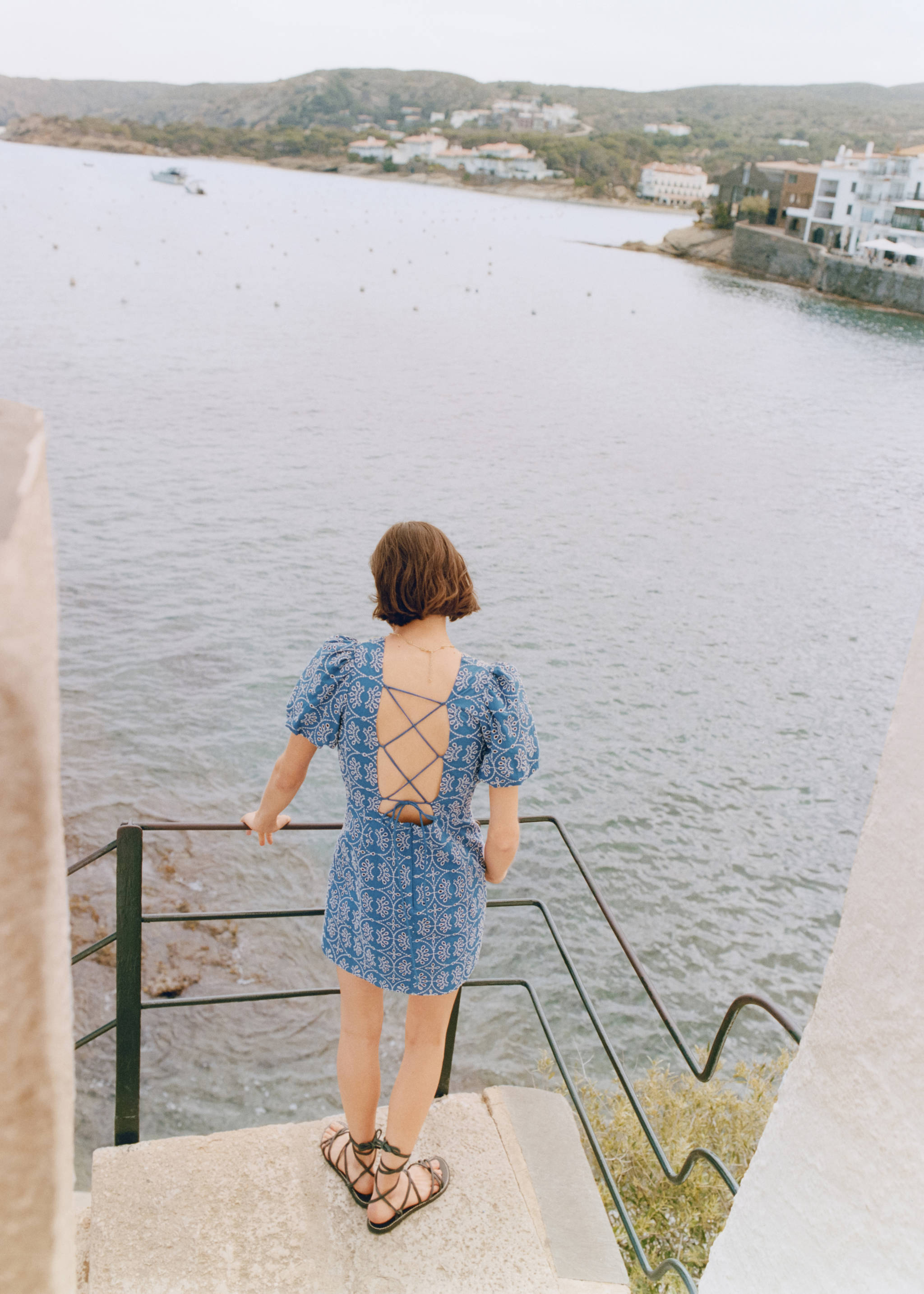 Robe brodée dos nu - Détail de l'article 6