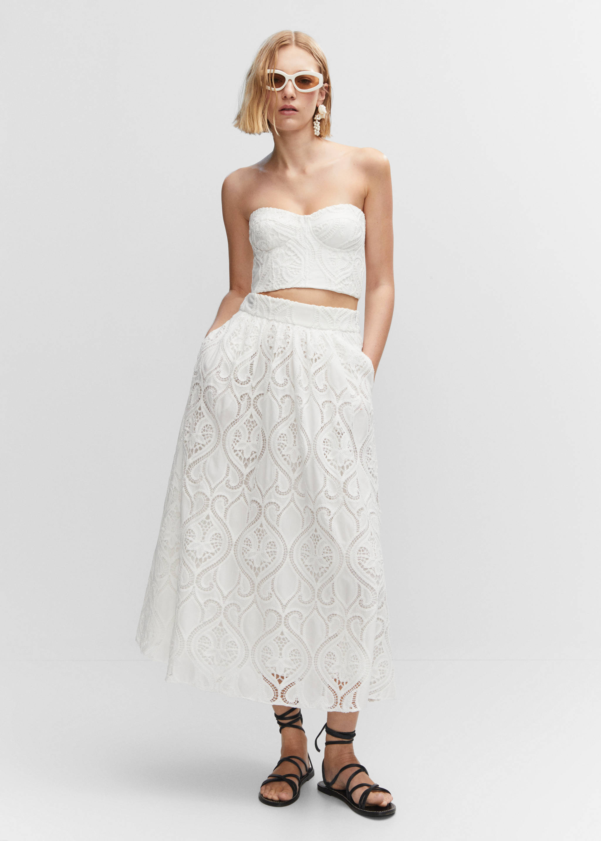 Embroidered corset top - General plane