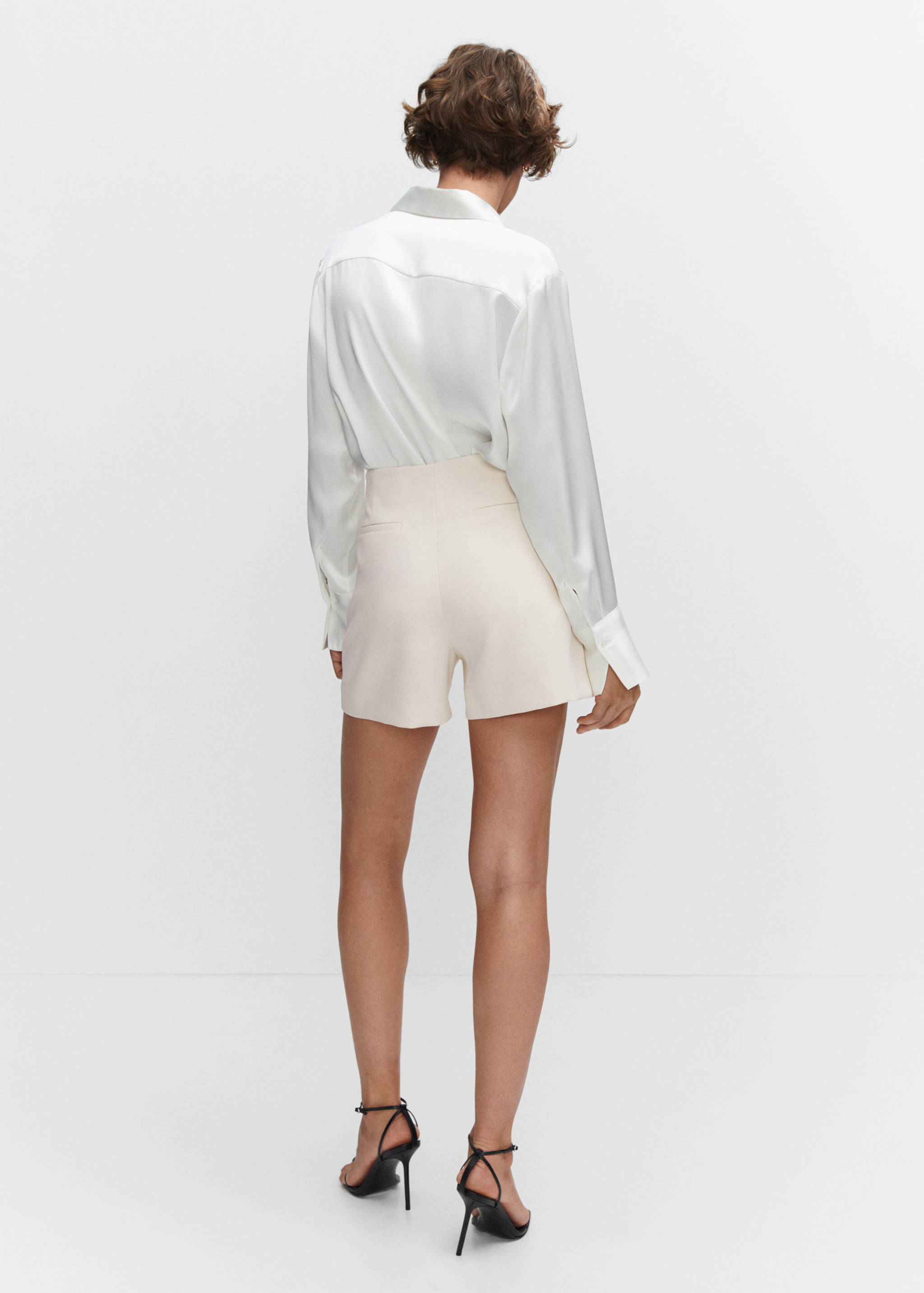 High-waist straight shorts - Reverse of the article