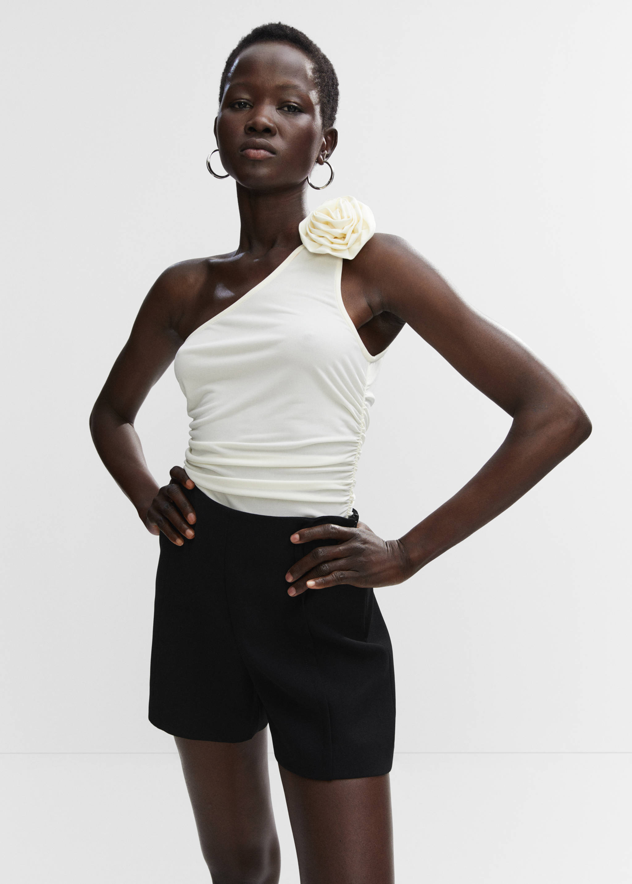 High-waist straight shorts - Medium plane