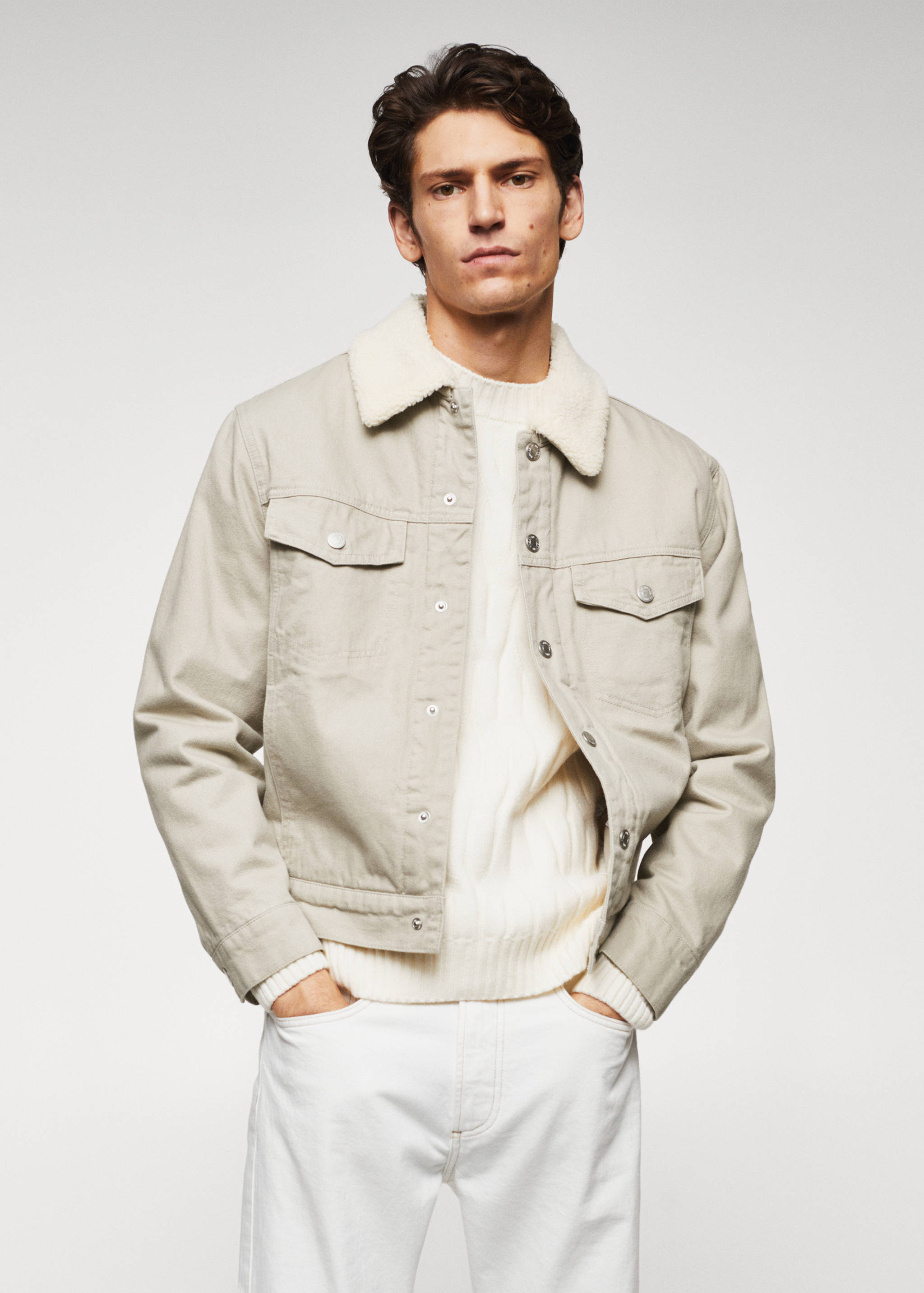 Veste jean imitation mouton retourné - Plan moyen