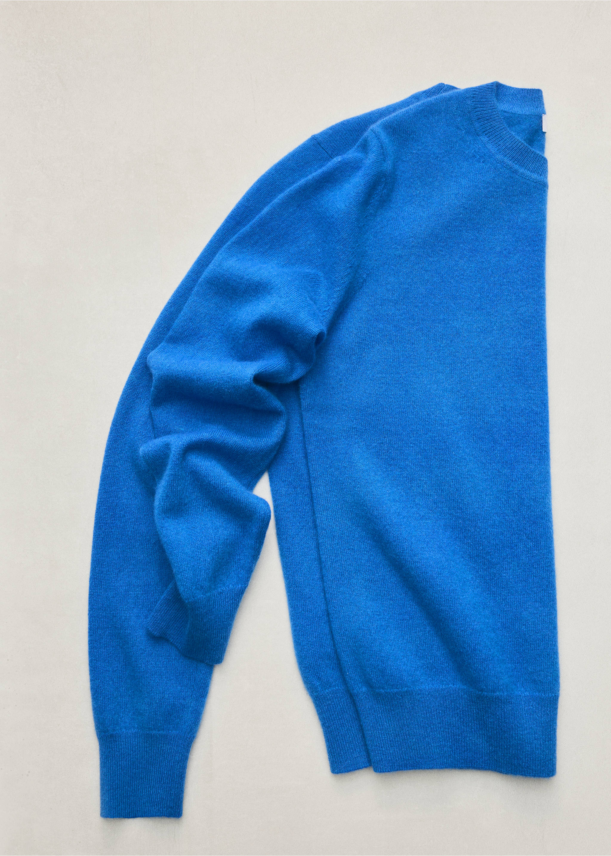 Bright blue crew-neck jersey in a still-life presentation., Vibrant blue. Ref: 47031363-00.