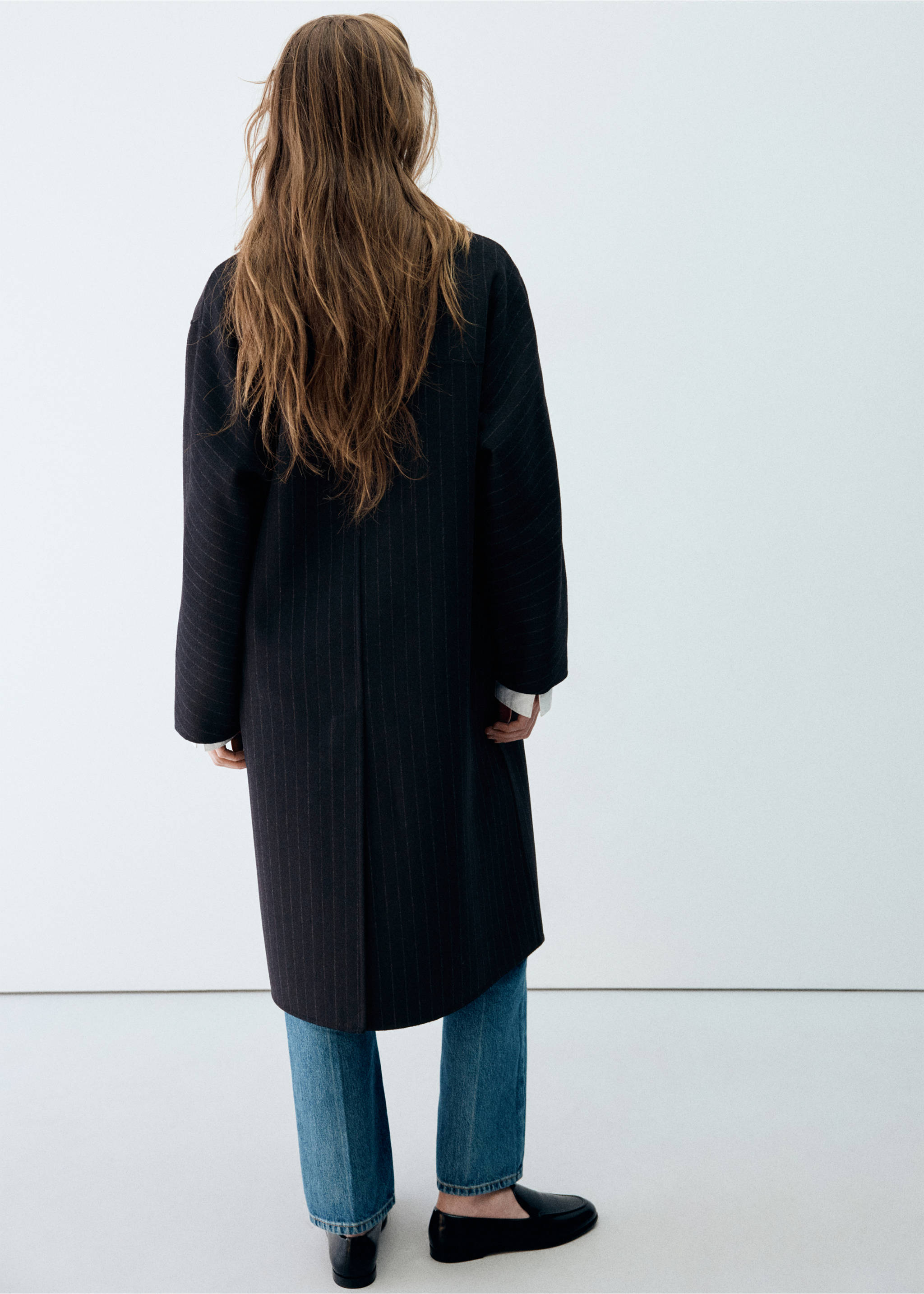 Dark pinstripe coat in a long silhouette, back view., Navy. Ref: 47031454-00.