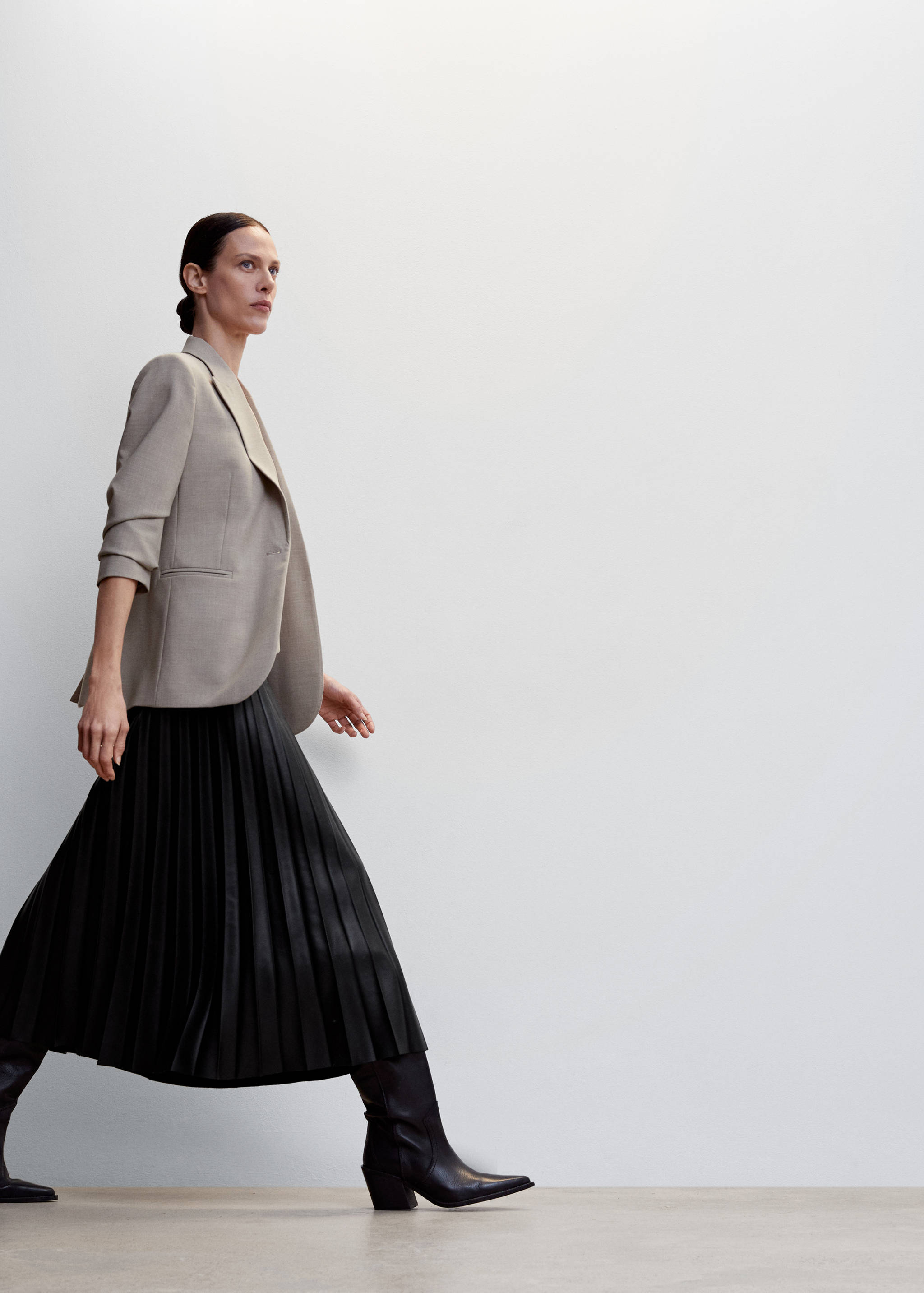 Faux-leather pleated skirt - Details of the article 2