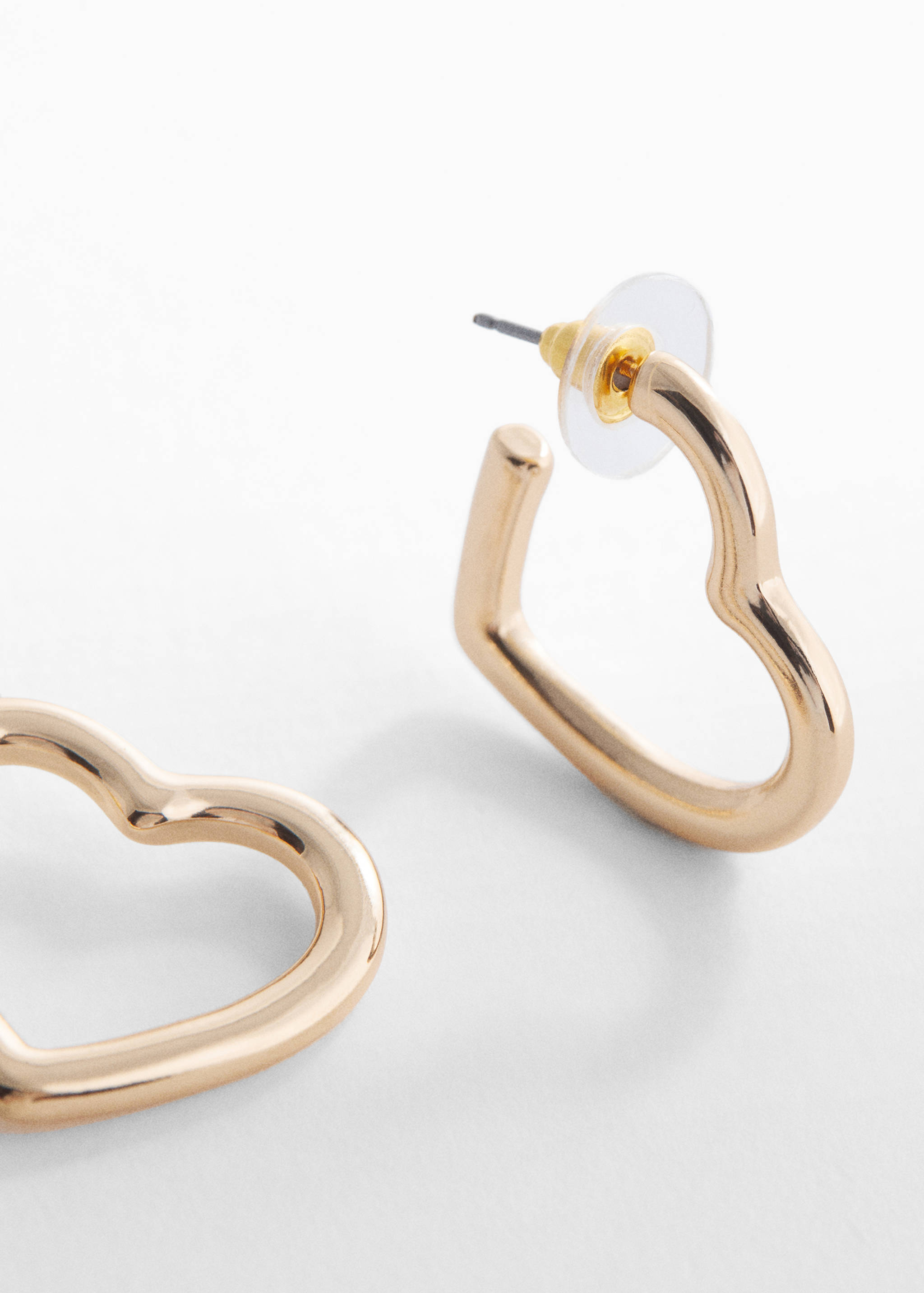 Серьги с сердечком - Средний план