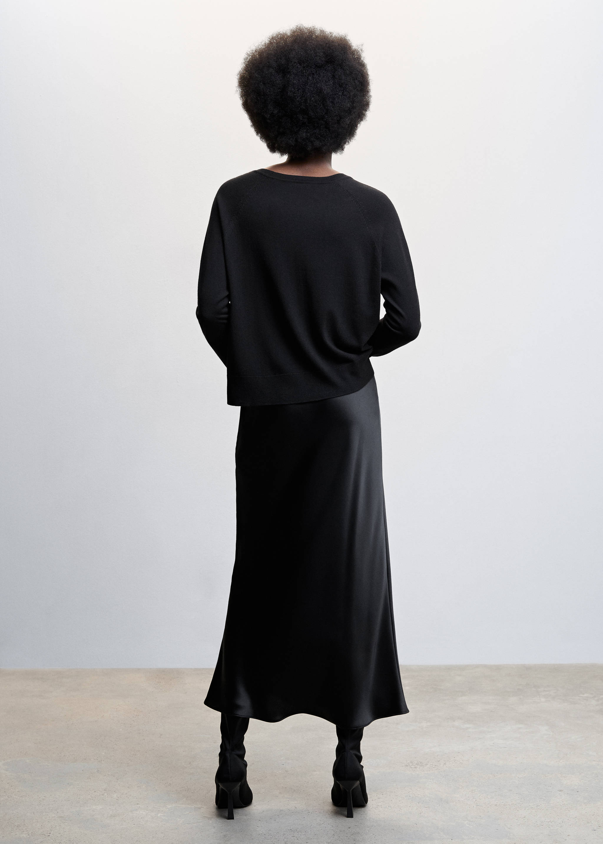 Fine-knit crew-neck sweater - Reverse of the article