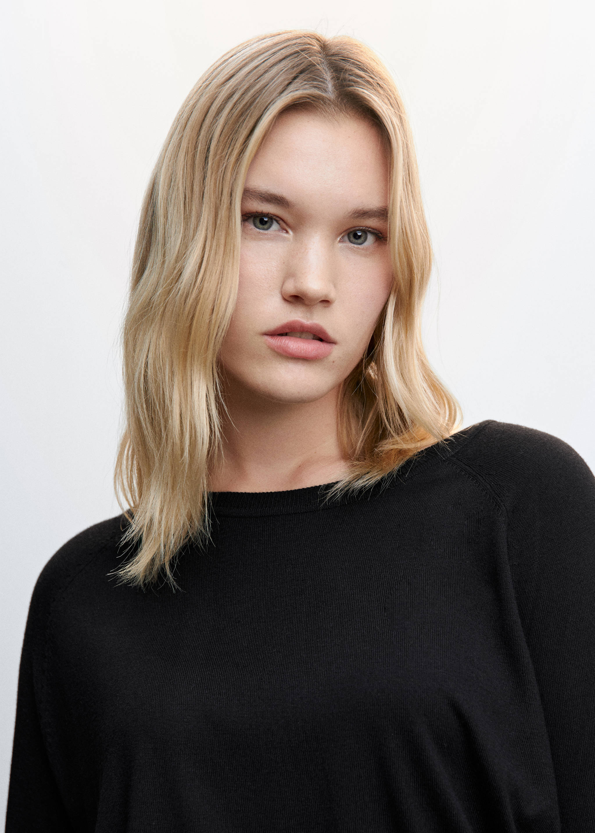 Fine-knit crew-neck sweater - Details of the article 4