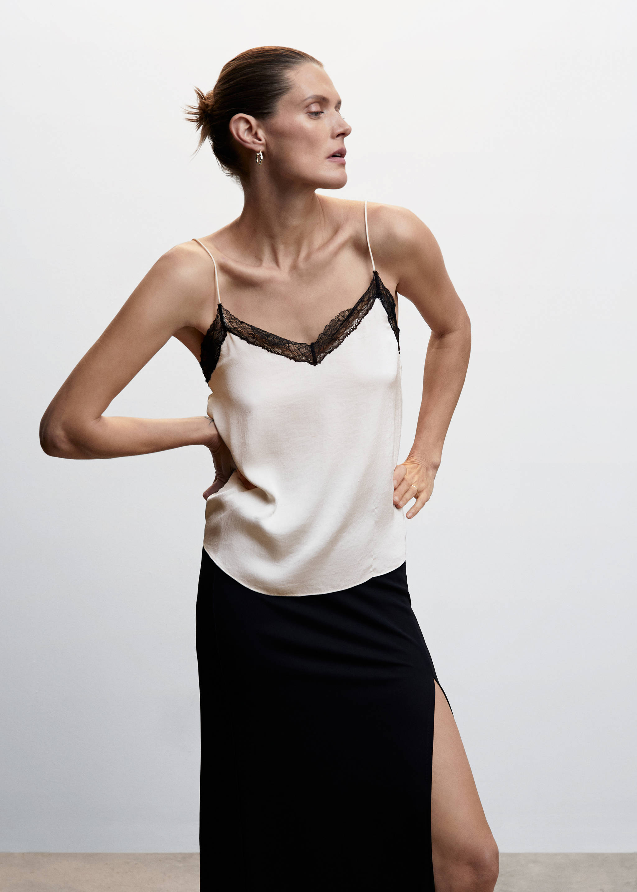 ثوب علوي طراز ثوب داخلي تطريز - رؤية وسط