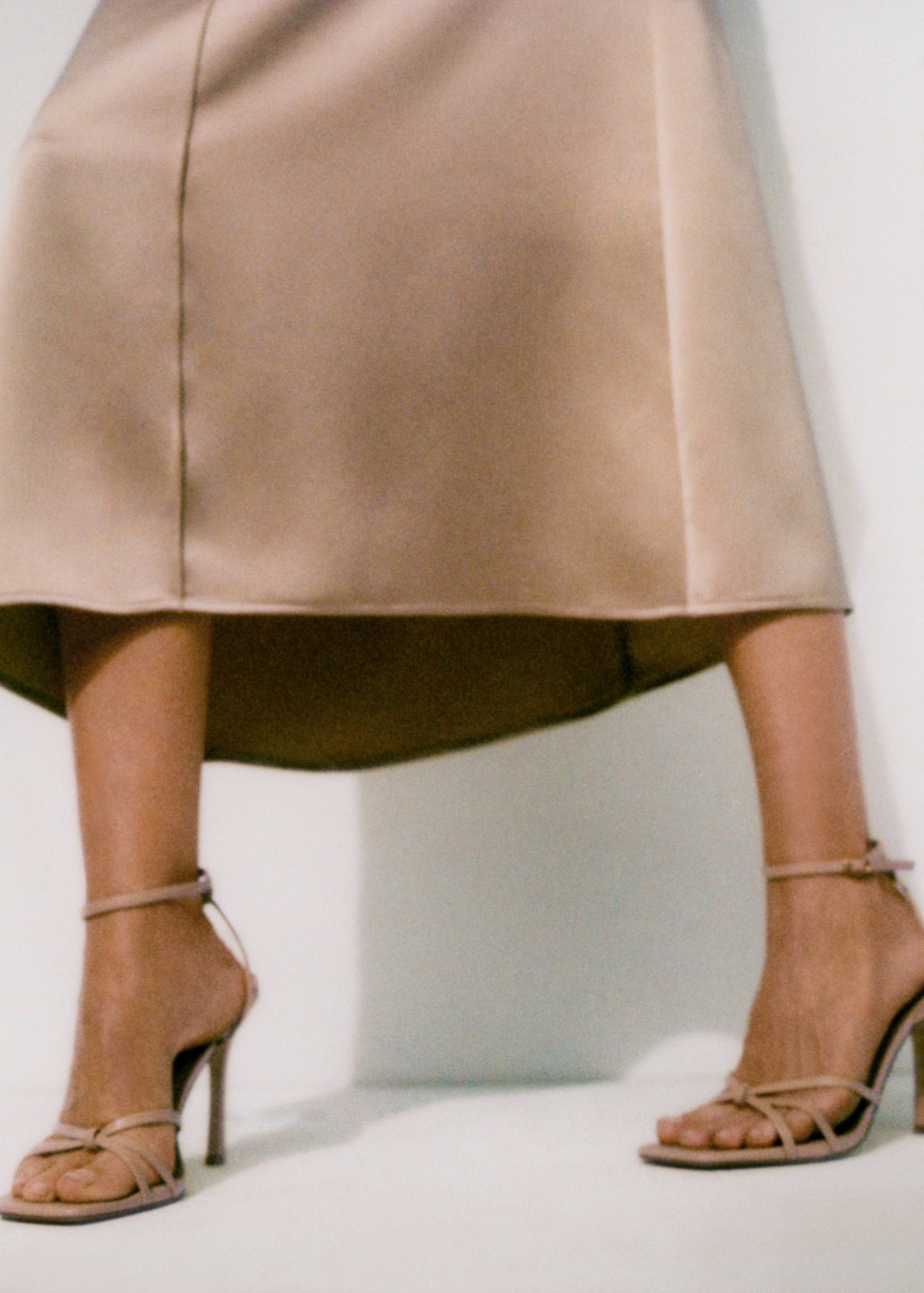 Босоножки на каблуке с ремешками - Общий план