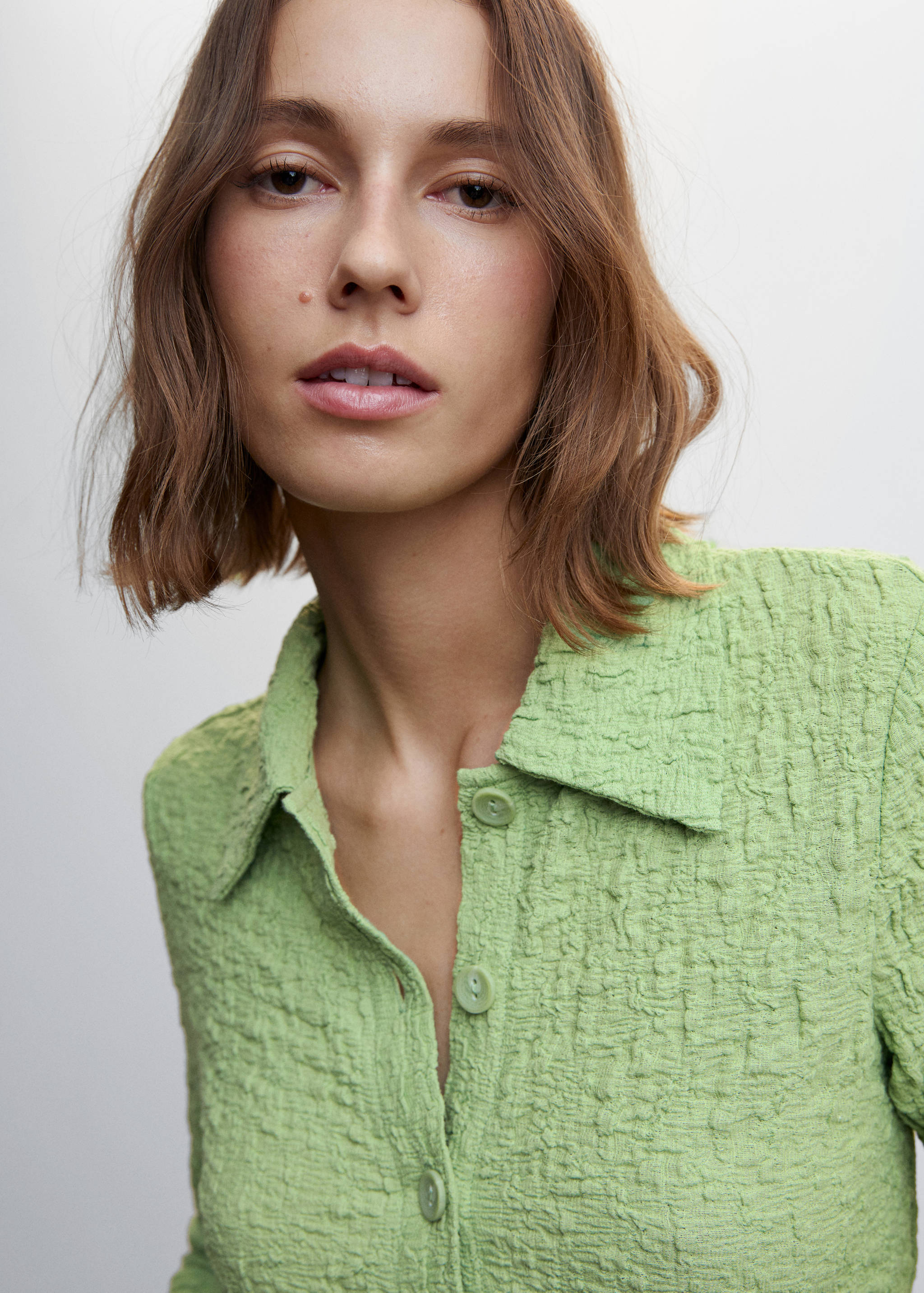 Textured shirt with buttons - Details of the article 1