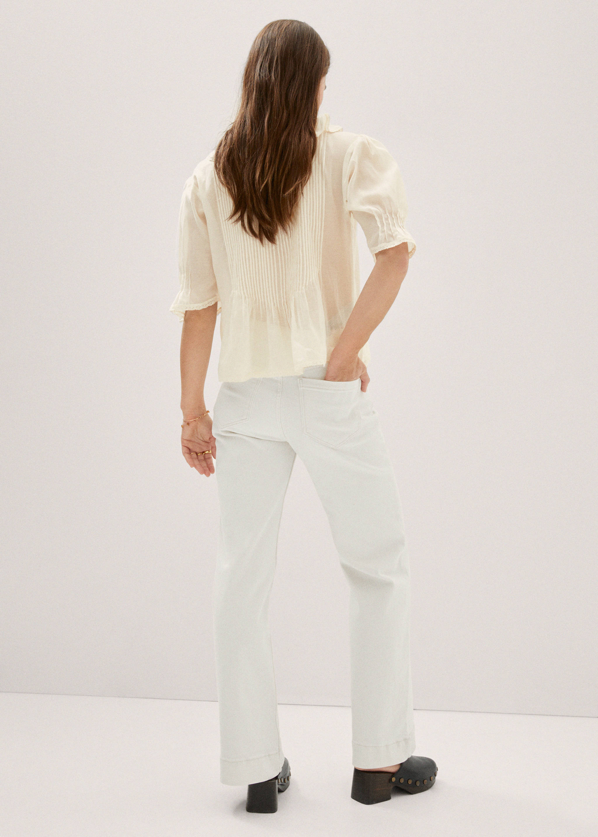 Straight-leg jeans with bow detail - Reverse of the article