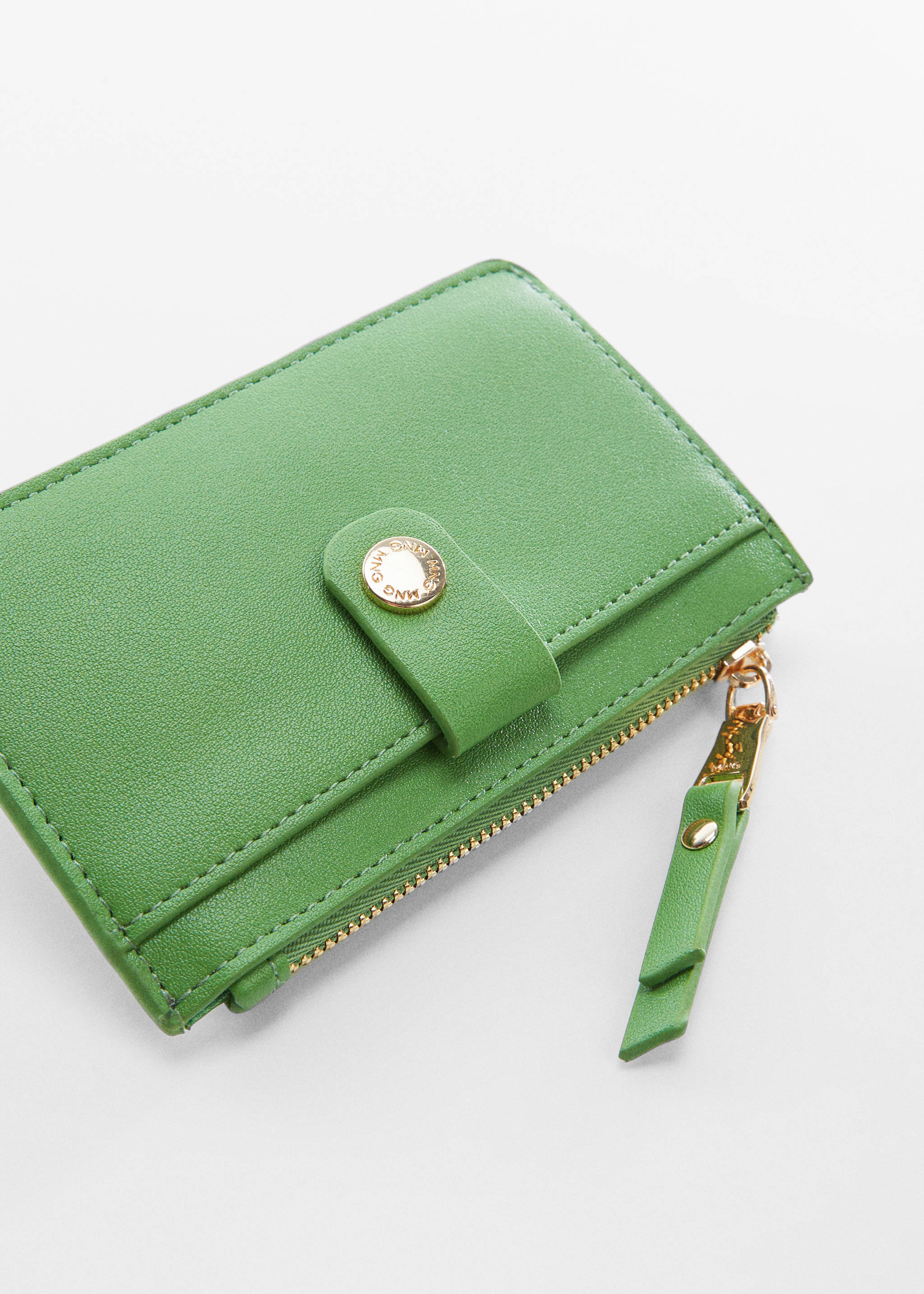 Card holder with button and logo - Details of the article 1