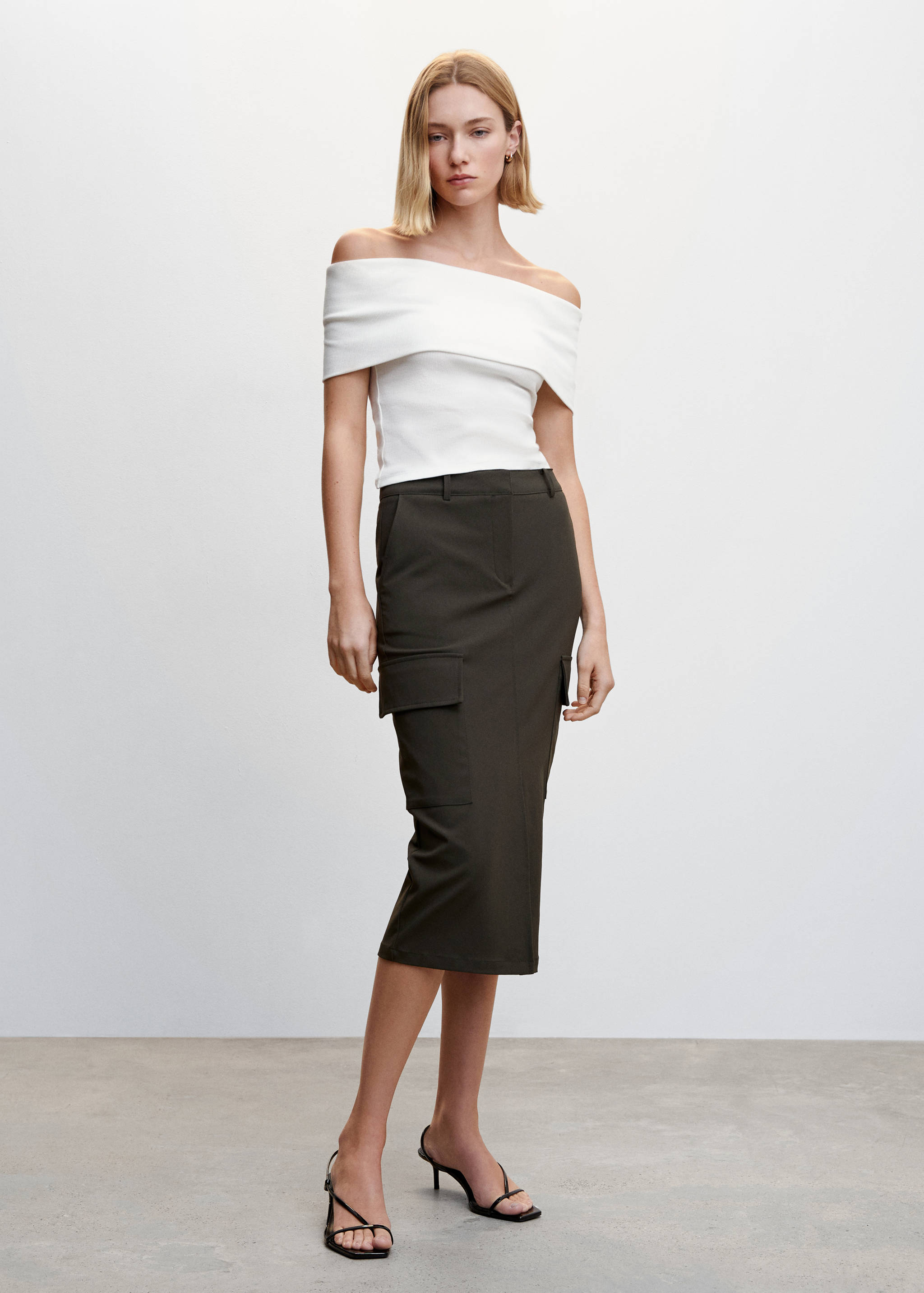 Off-shoulder top - General plane