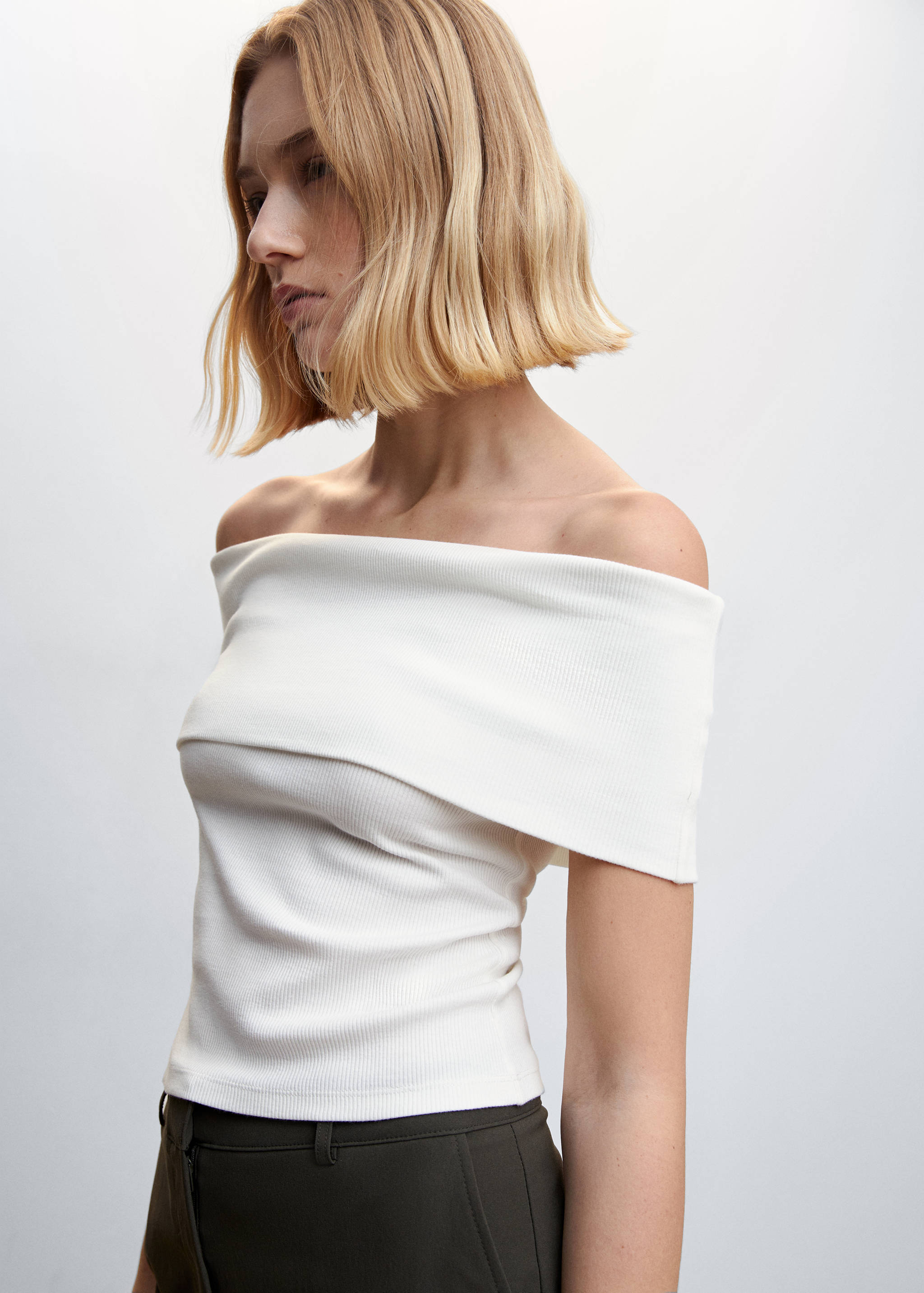 Off-shoulder top - Details of the article 1