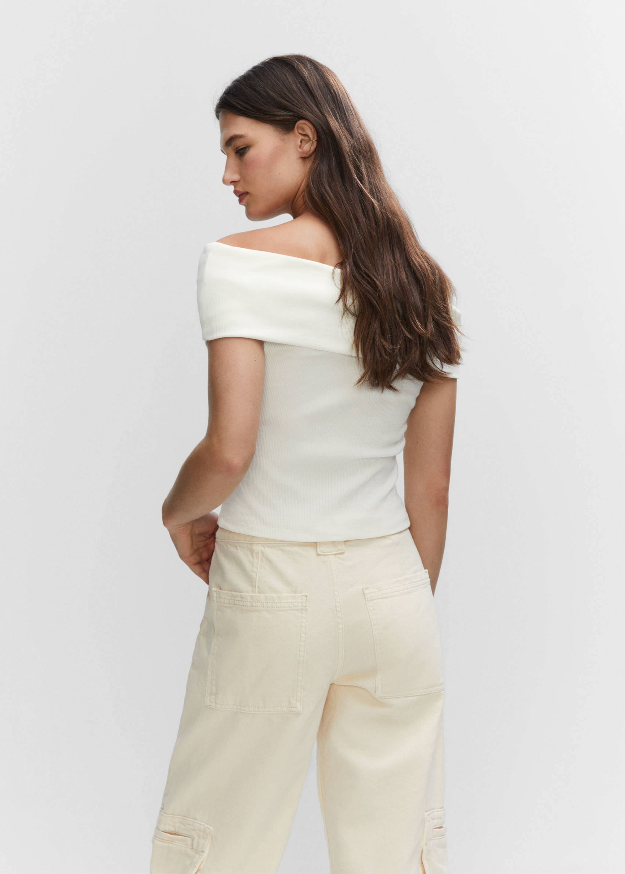 Off-shoulder top - Reverse of the article