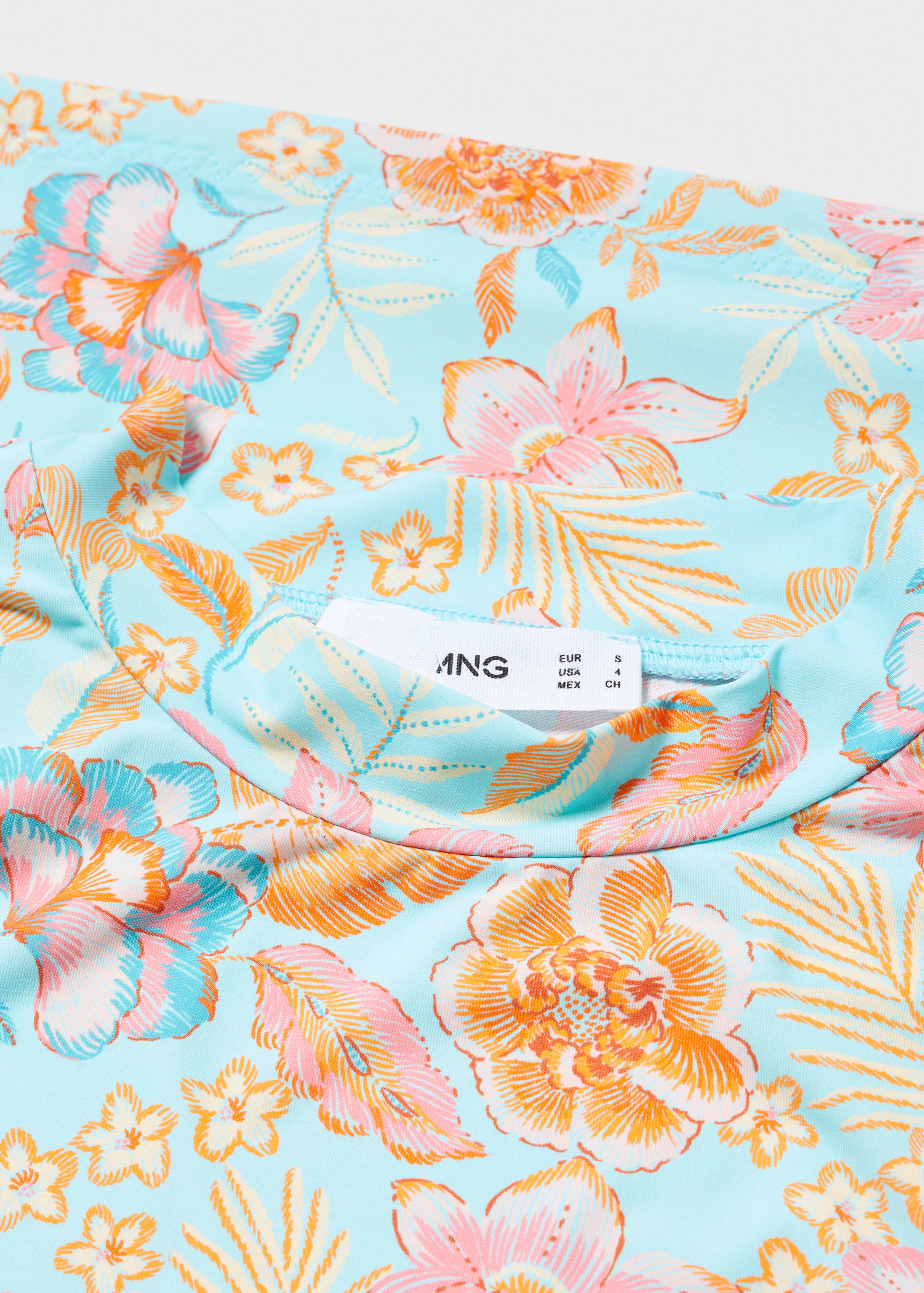 Printed turtleneck t-shirt - Details of the article 8