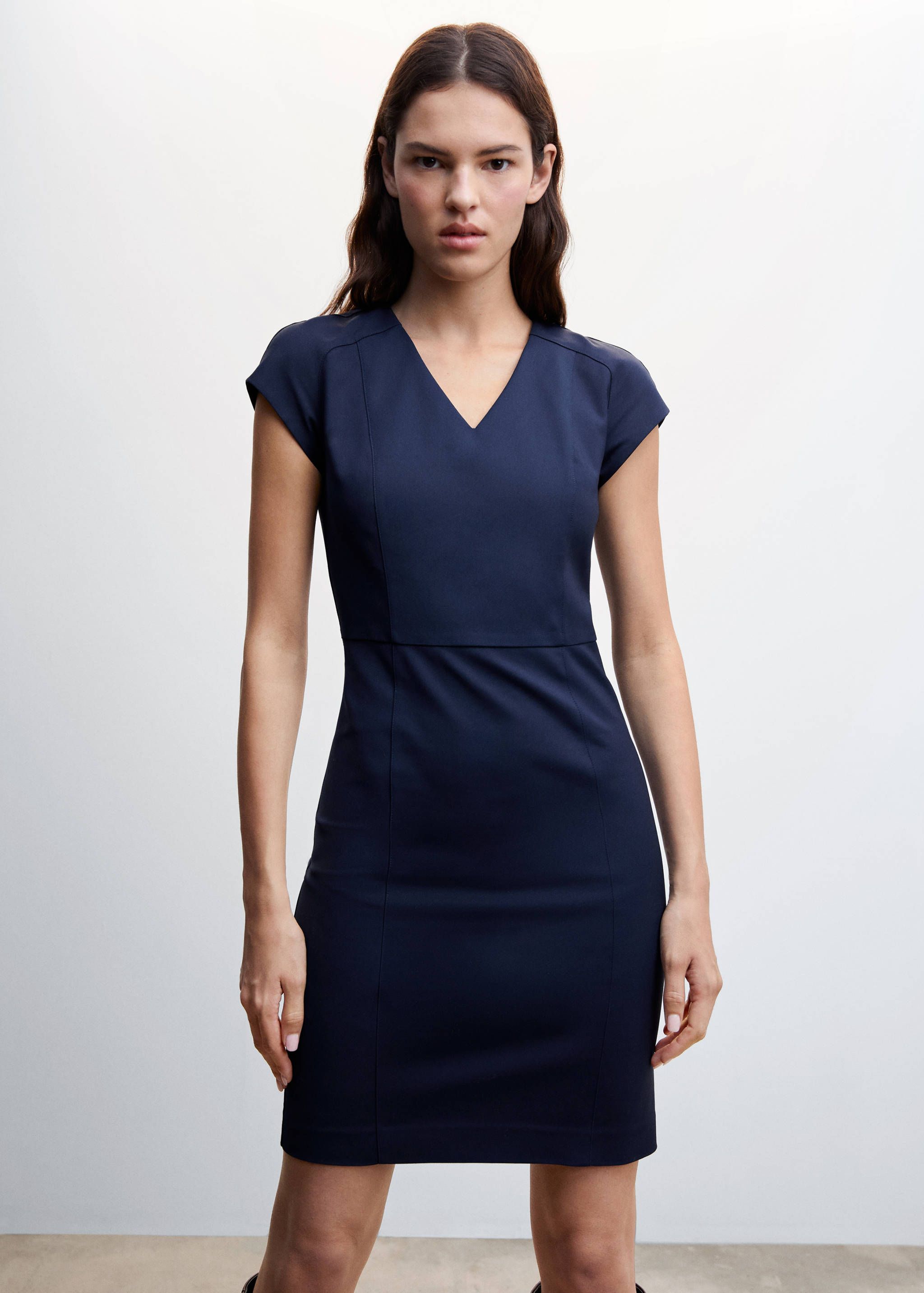 Robe courte cintrée - Plan moyen