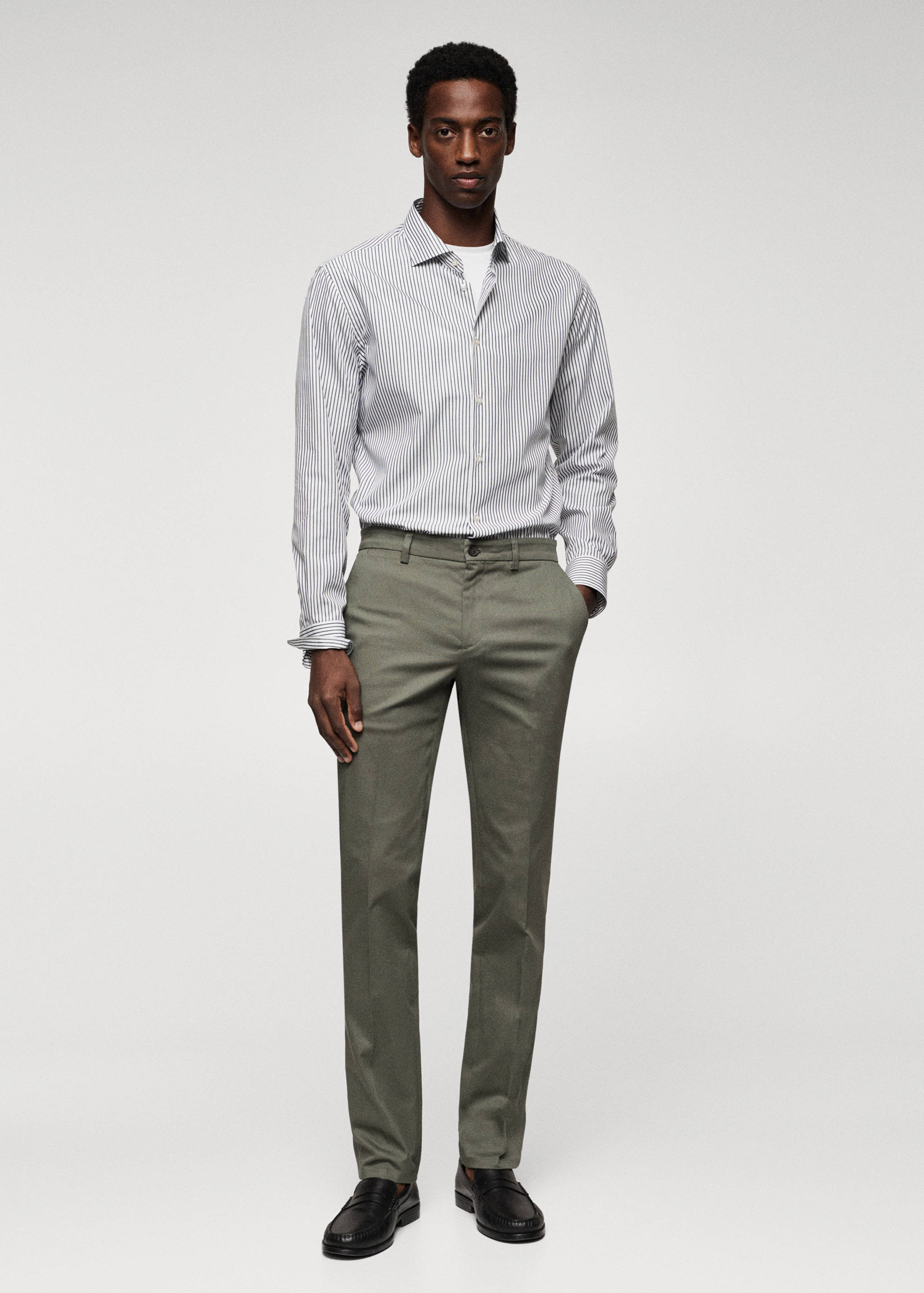 Pantalón chino slim fit - Plano general