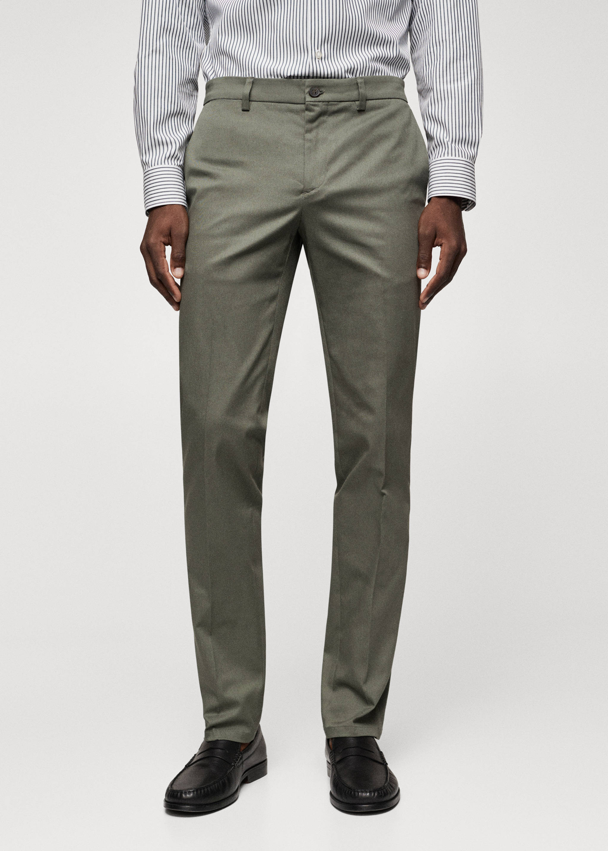 Pantalón chino slim fit - Plano medio