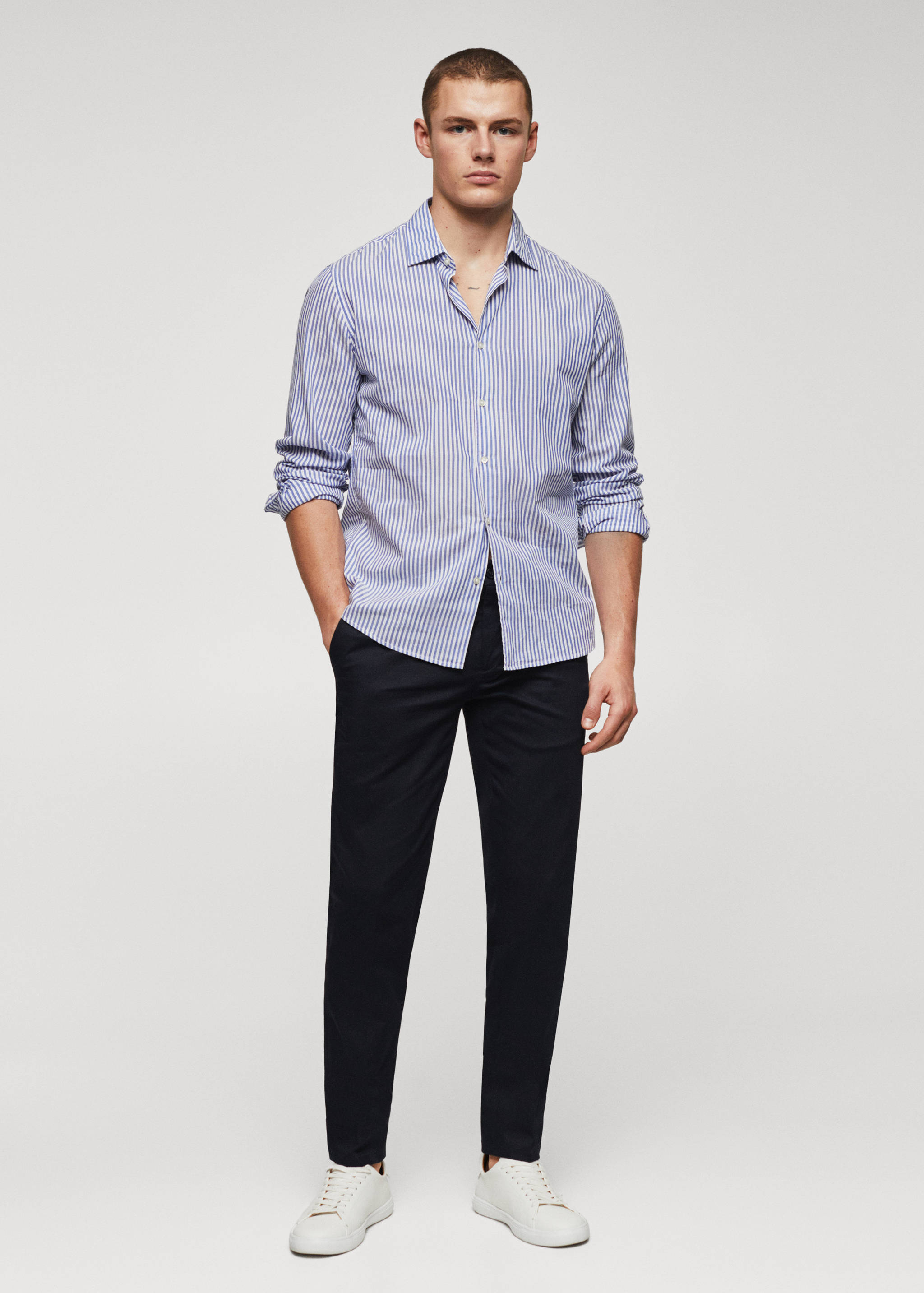 Pantalón chino slim fit - Plano general