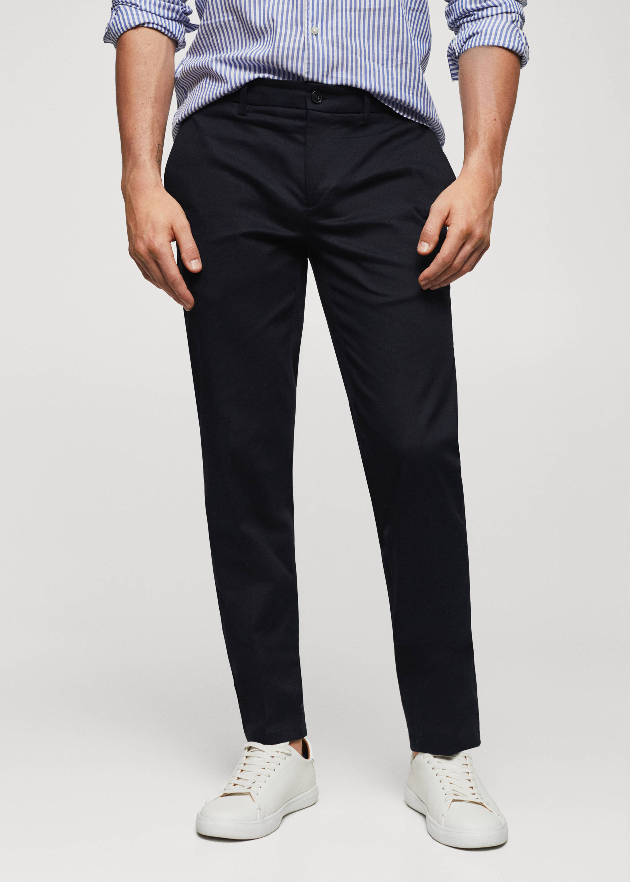 Pantalón chino slim fit - Plano medio