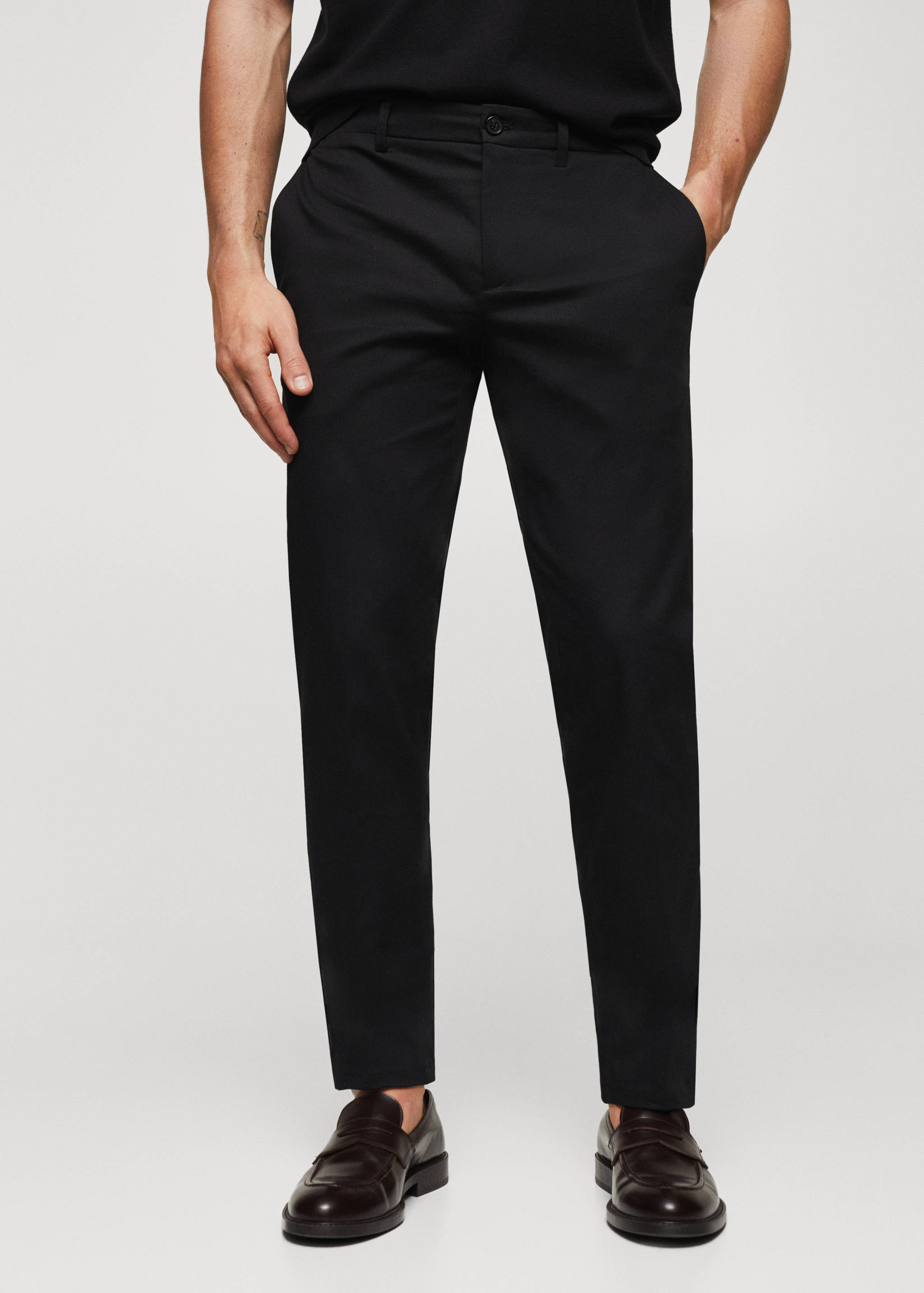 Pantalón chino slim fit - Plano medio