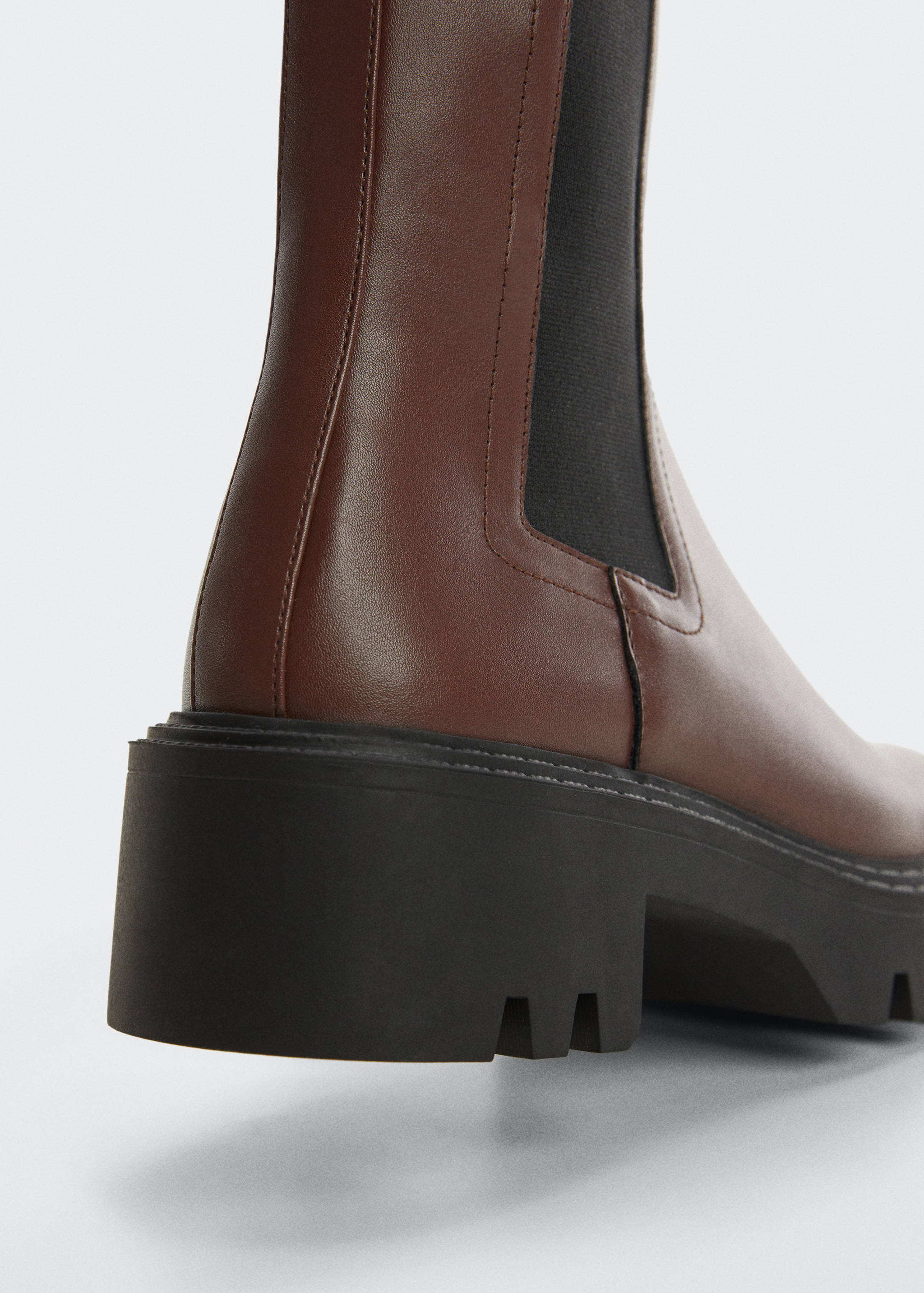 Track outsole boots - Details of the article 1