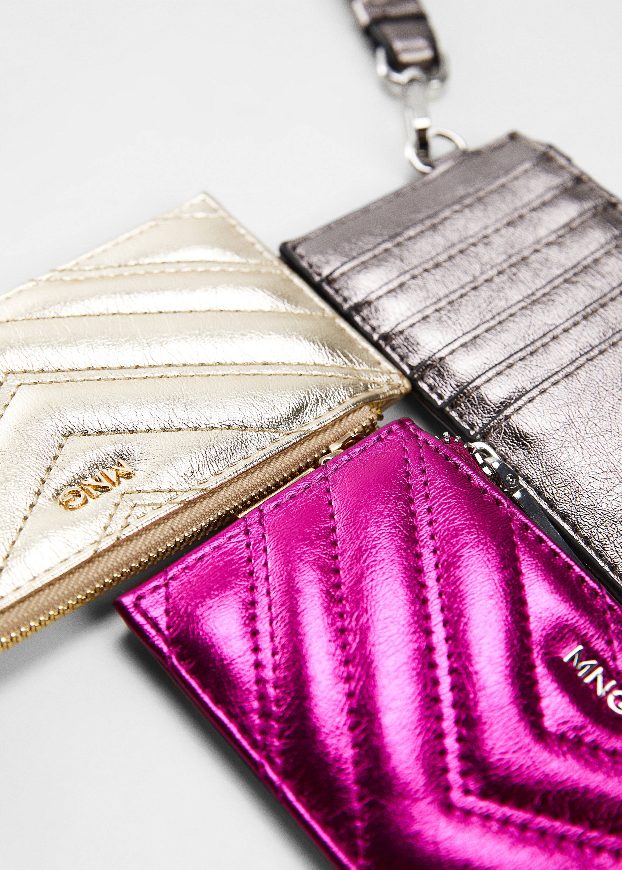Padded metallic card holder - Details of the article 5