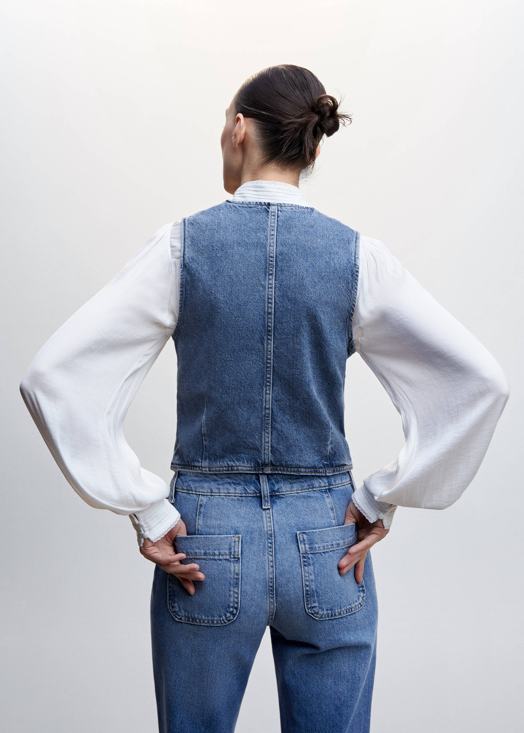 Жилет из денима с декоративными строчками - Обратная сторона изделия