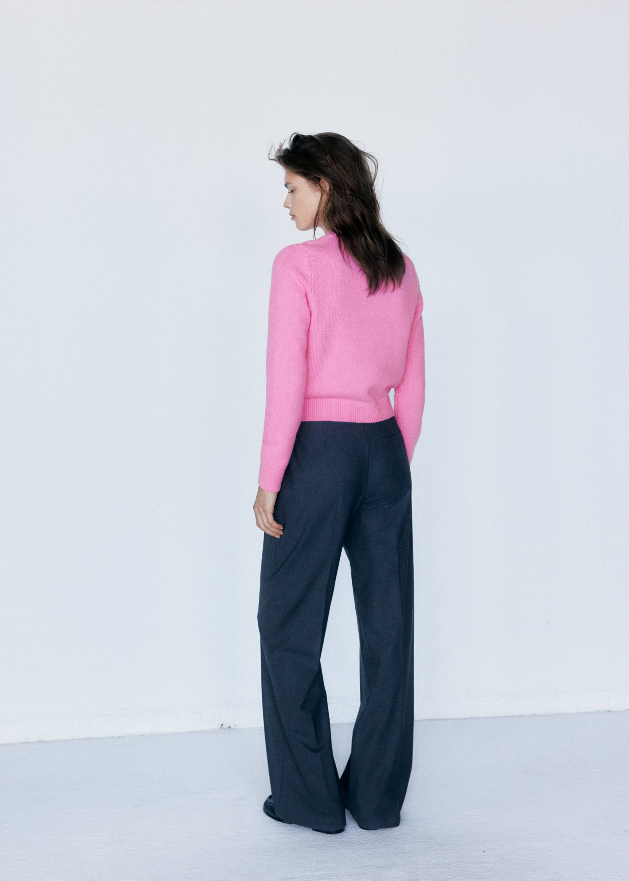 Pink knit jumper, back view, worn with dark wide-leg trousers, Fuchsia. Ref: 47041362-00.