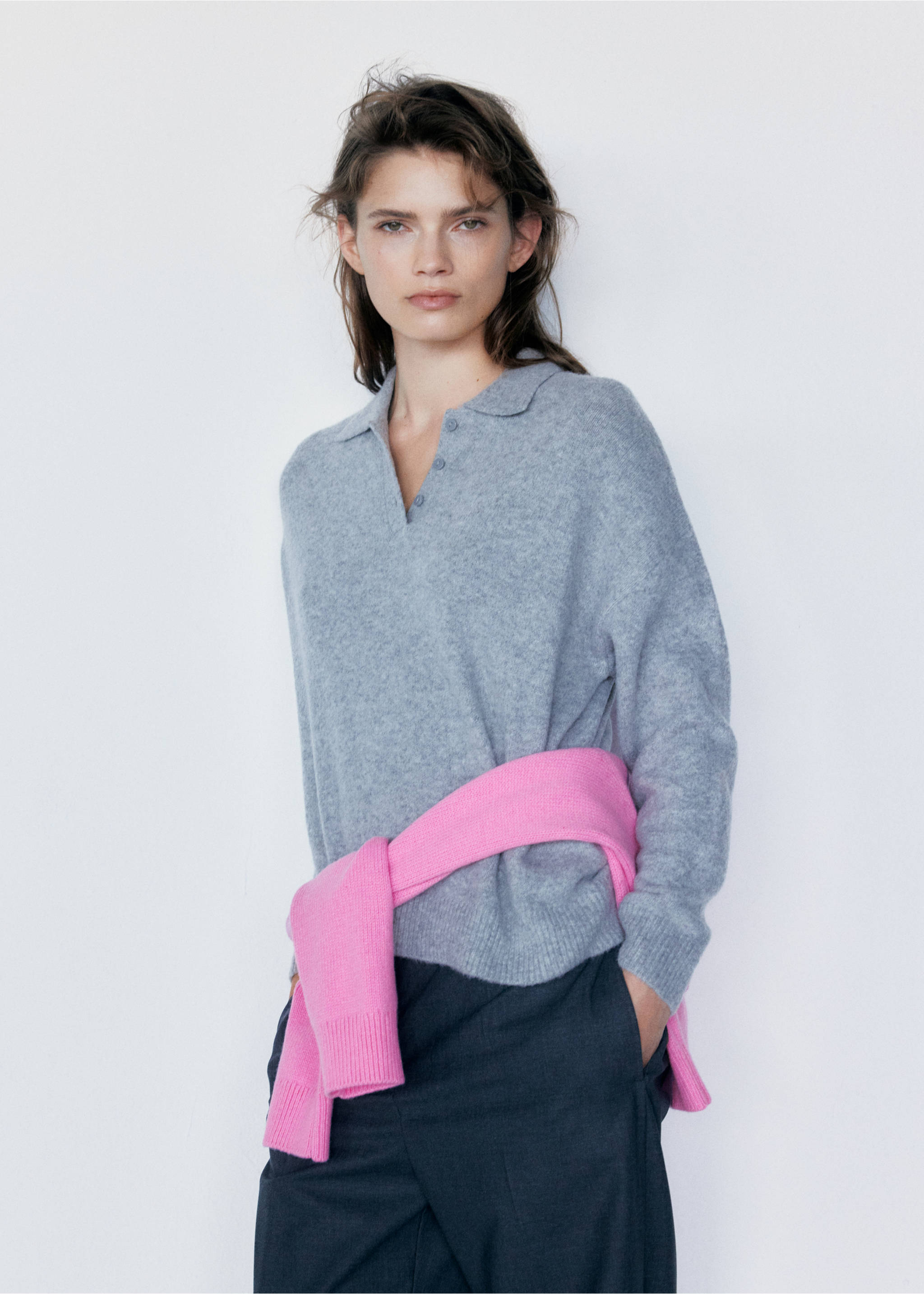 Grey knitted polo sweater with a buttoned V-neckline worn with a pink sweater tied at the waist., Fuchsia. Ref: 47041362-00.