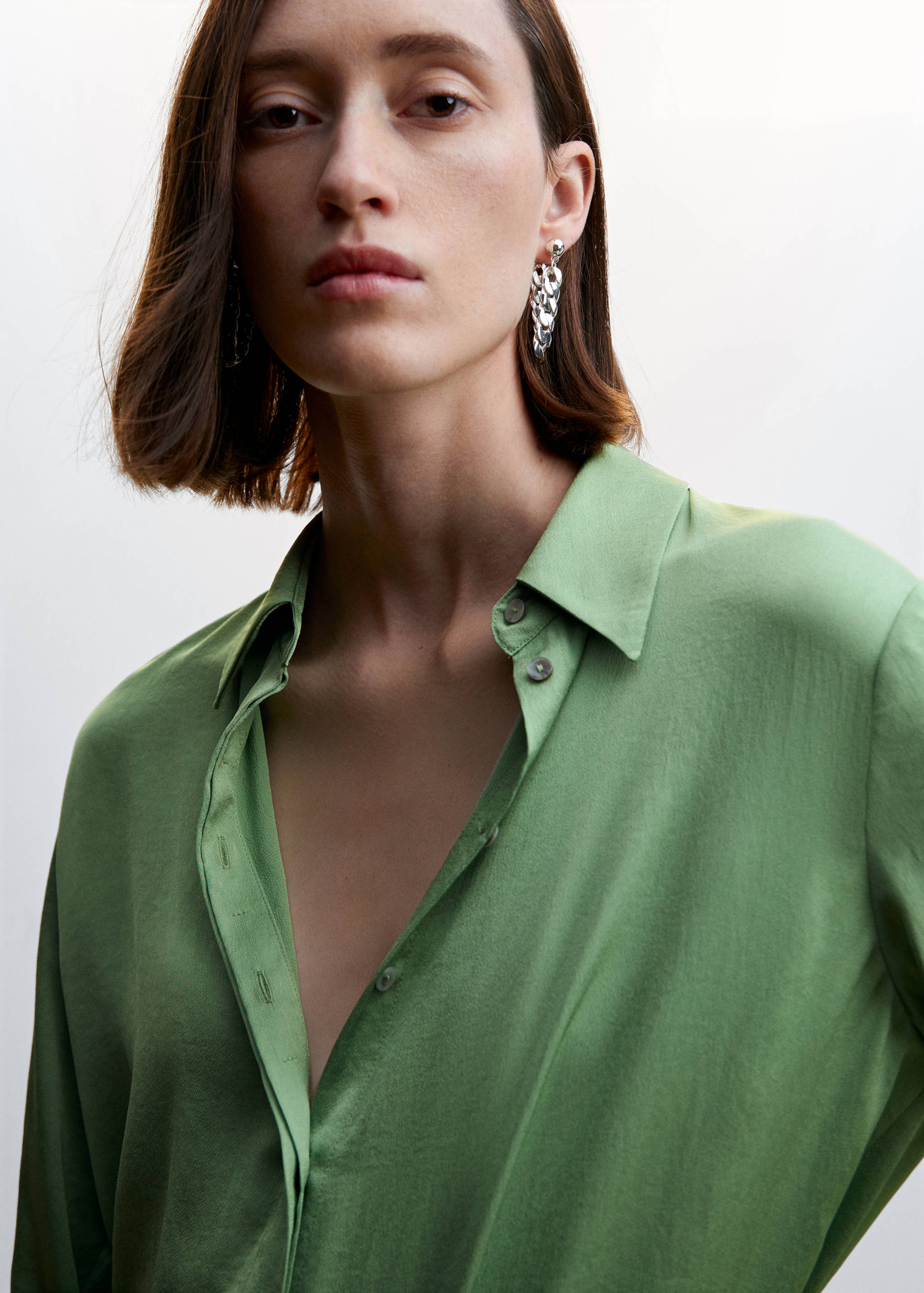 Satin finish flowy shirt - Details of the article 1