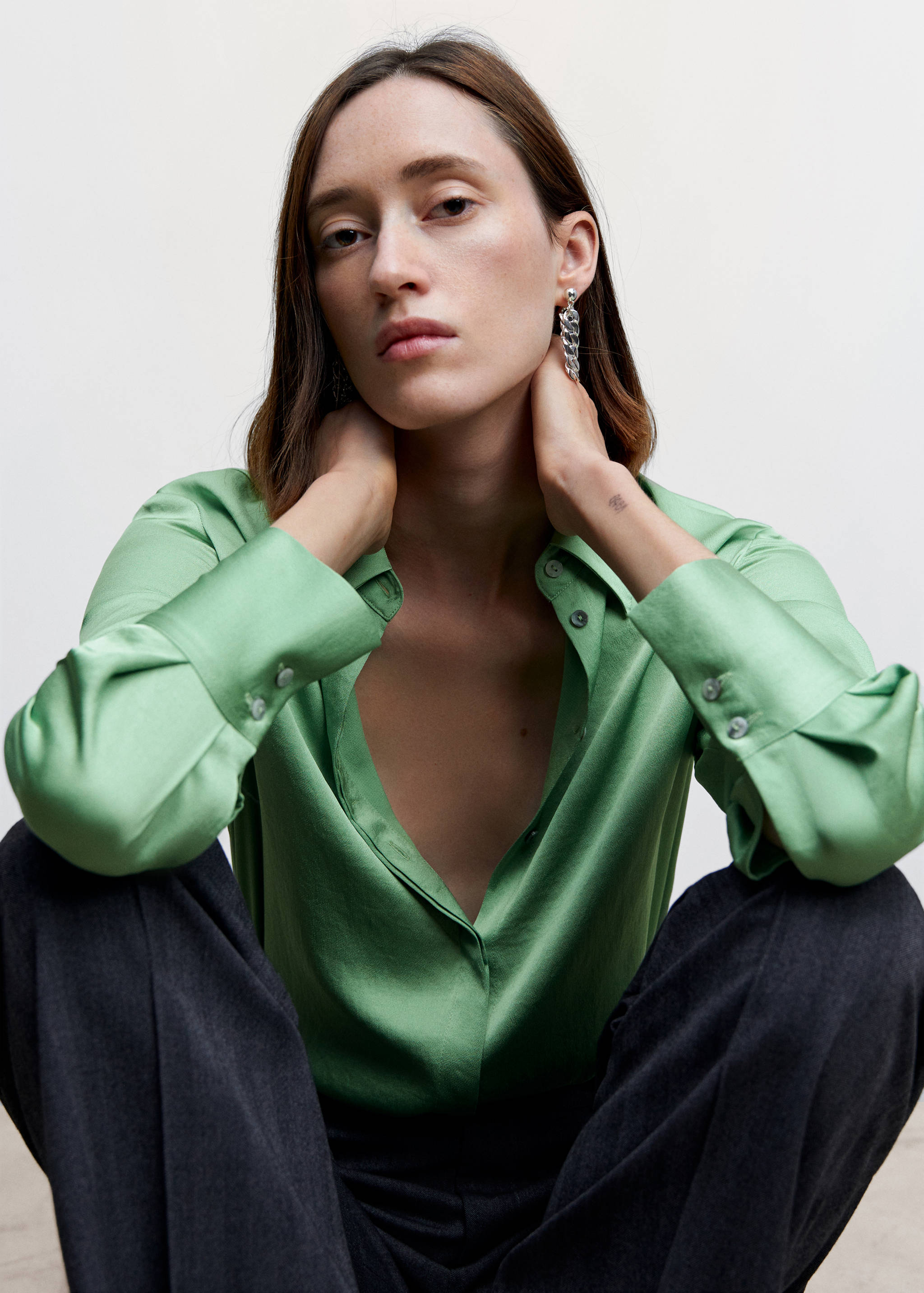 Satin finish flowy shirt - Details of the article 2