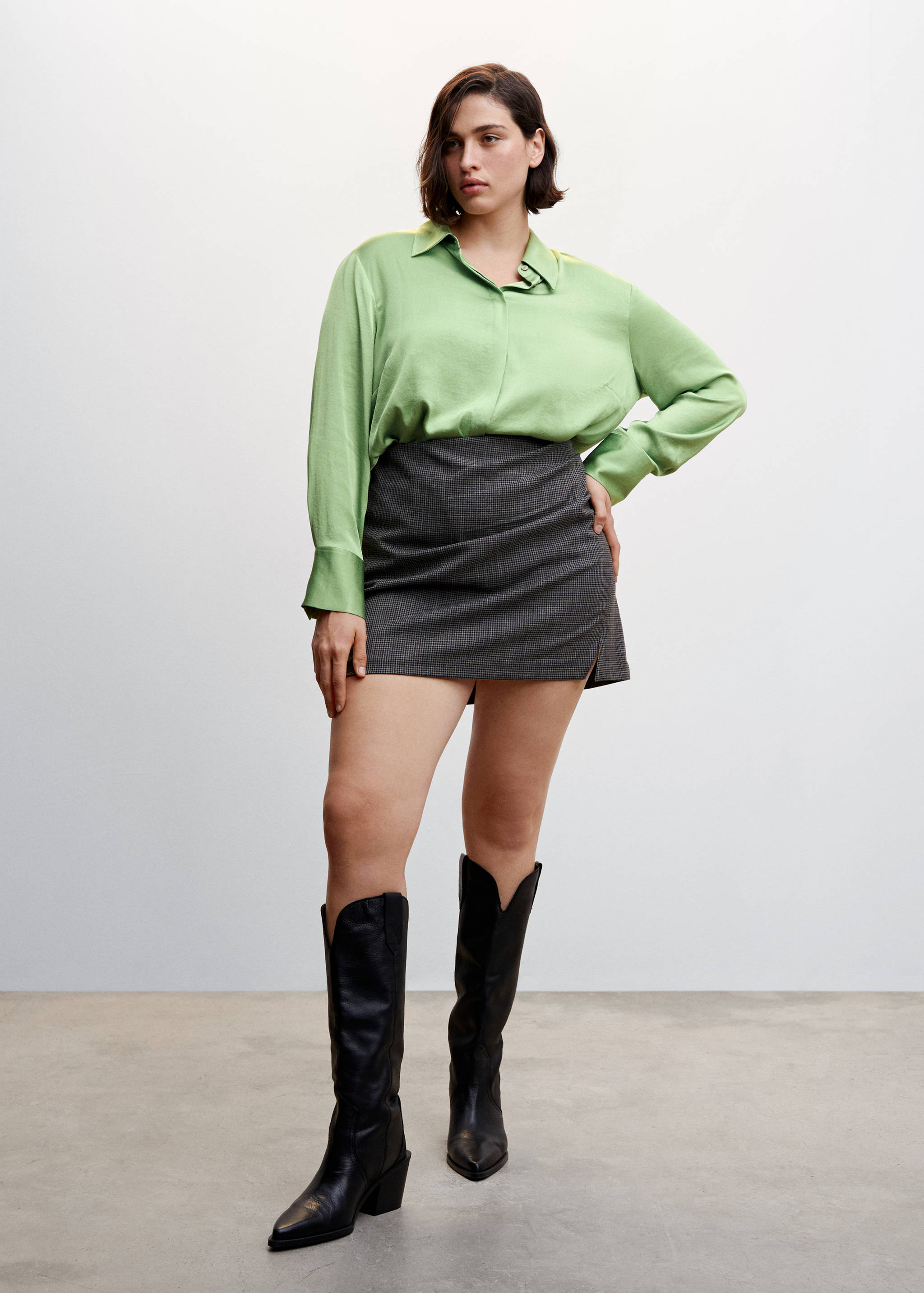 Satin finish flowy shirt - Details of the article 3