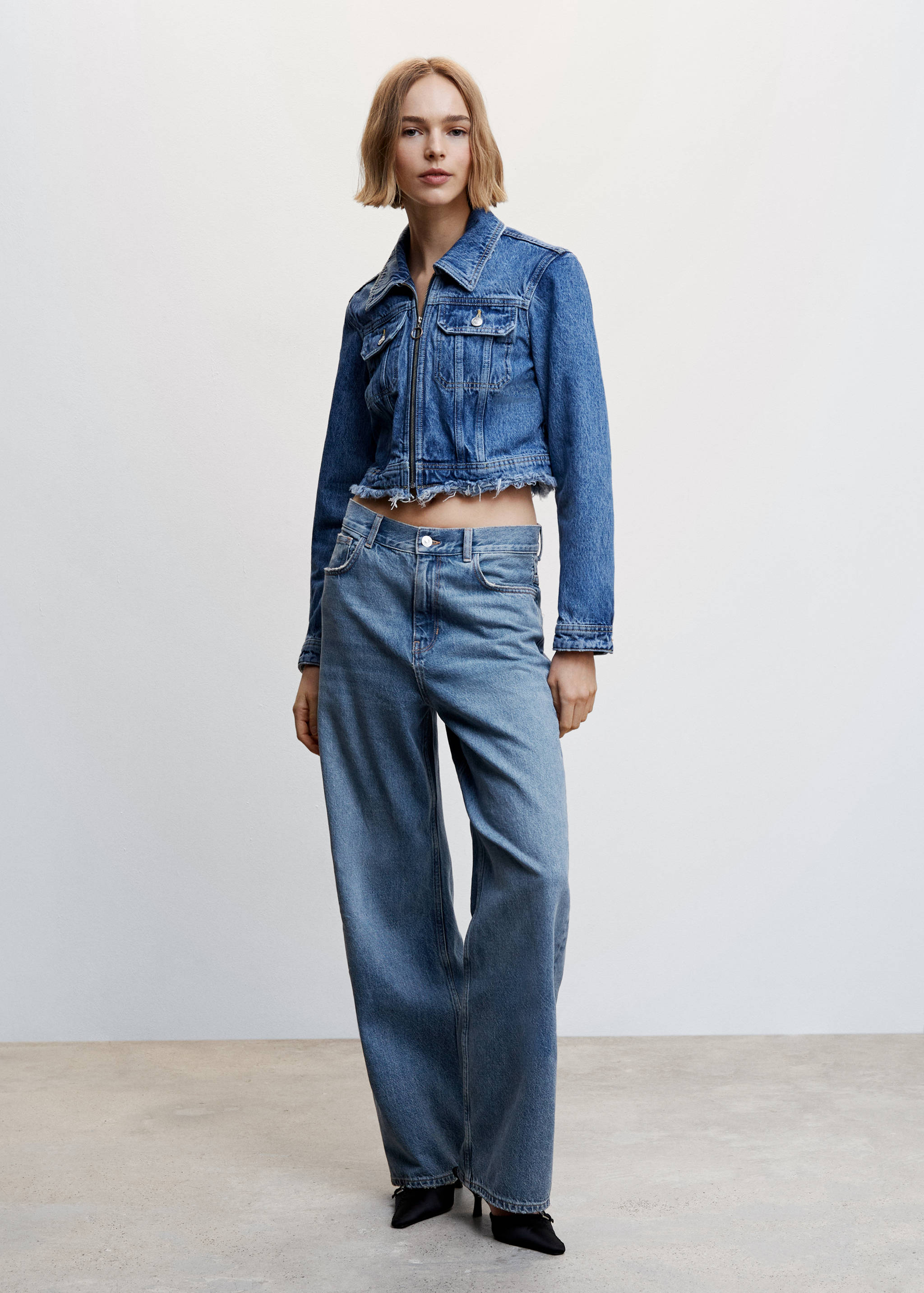 Low-rise loose-fit wideleg jeans - General plane