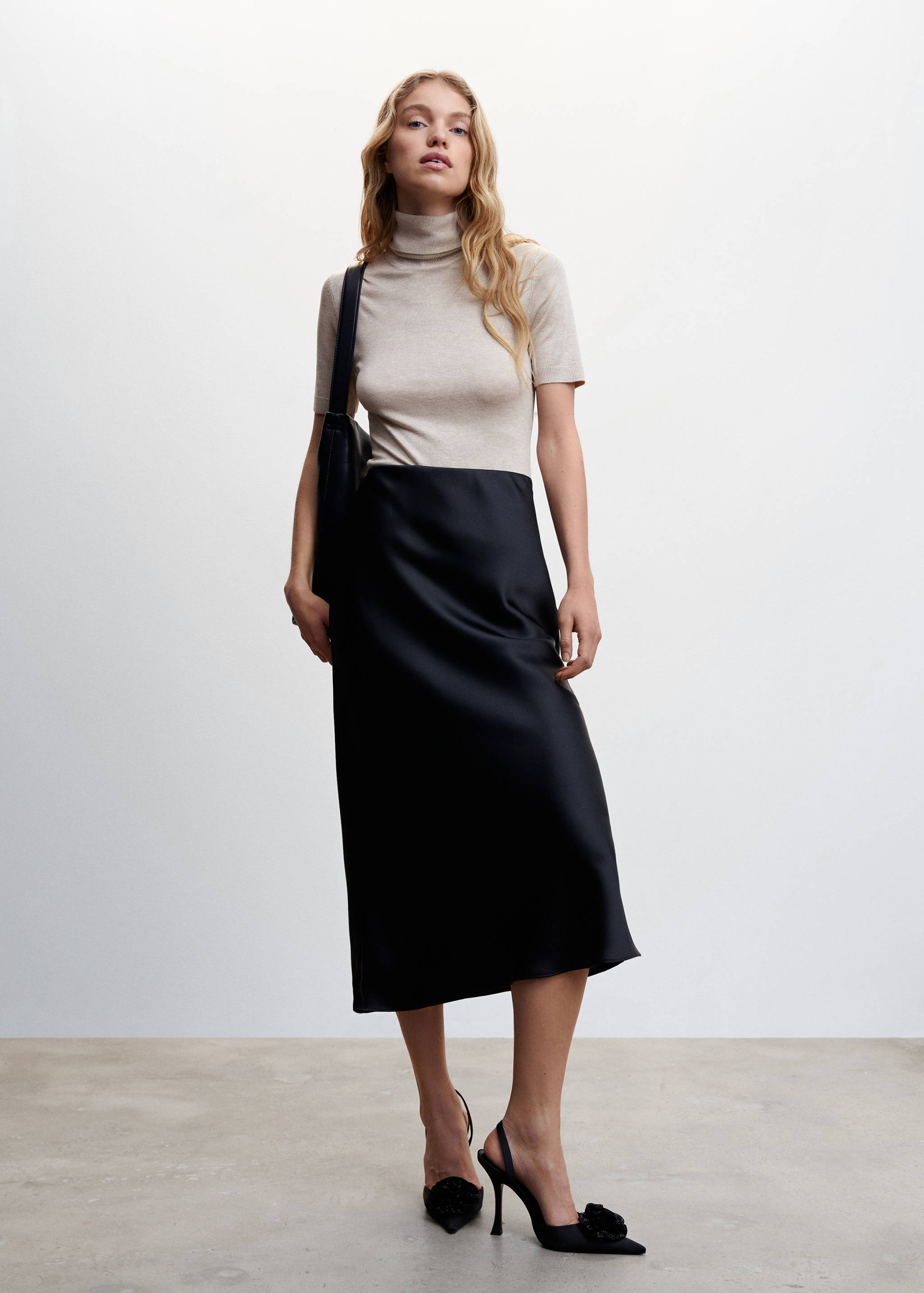 Turtleneck knitted sweater - General plane