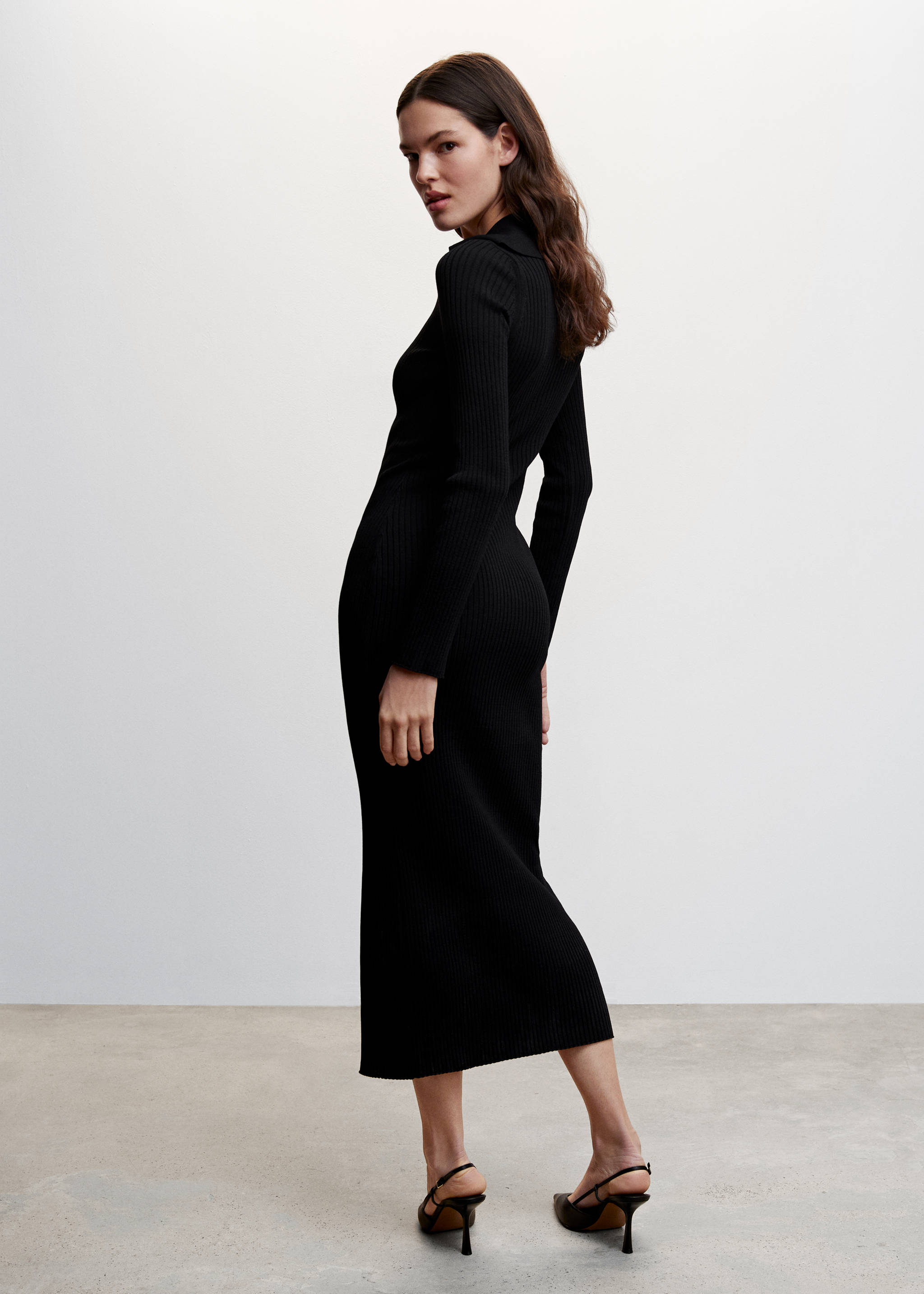 Black knitted dress with zip - Reverse of the article
