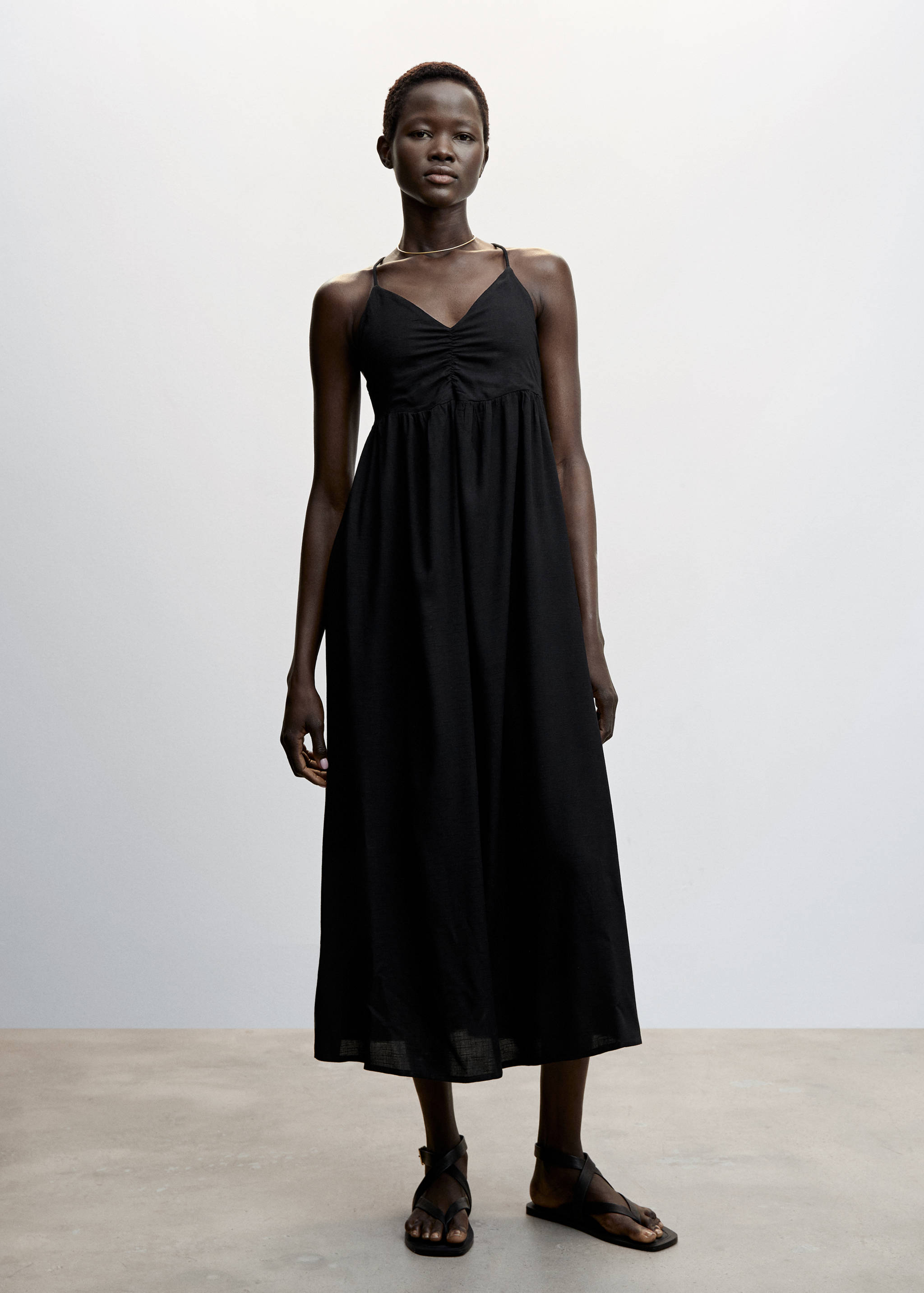 Vestido evasé - Plano general