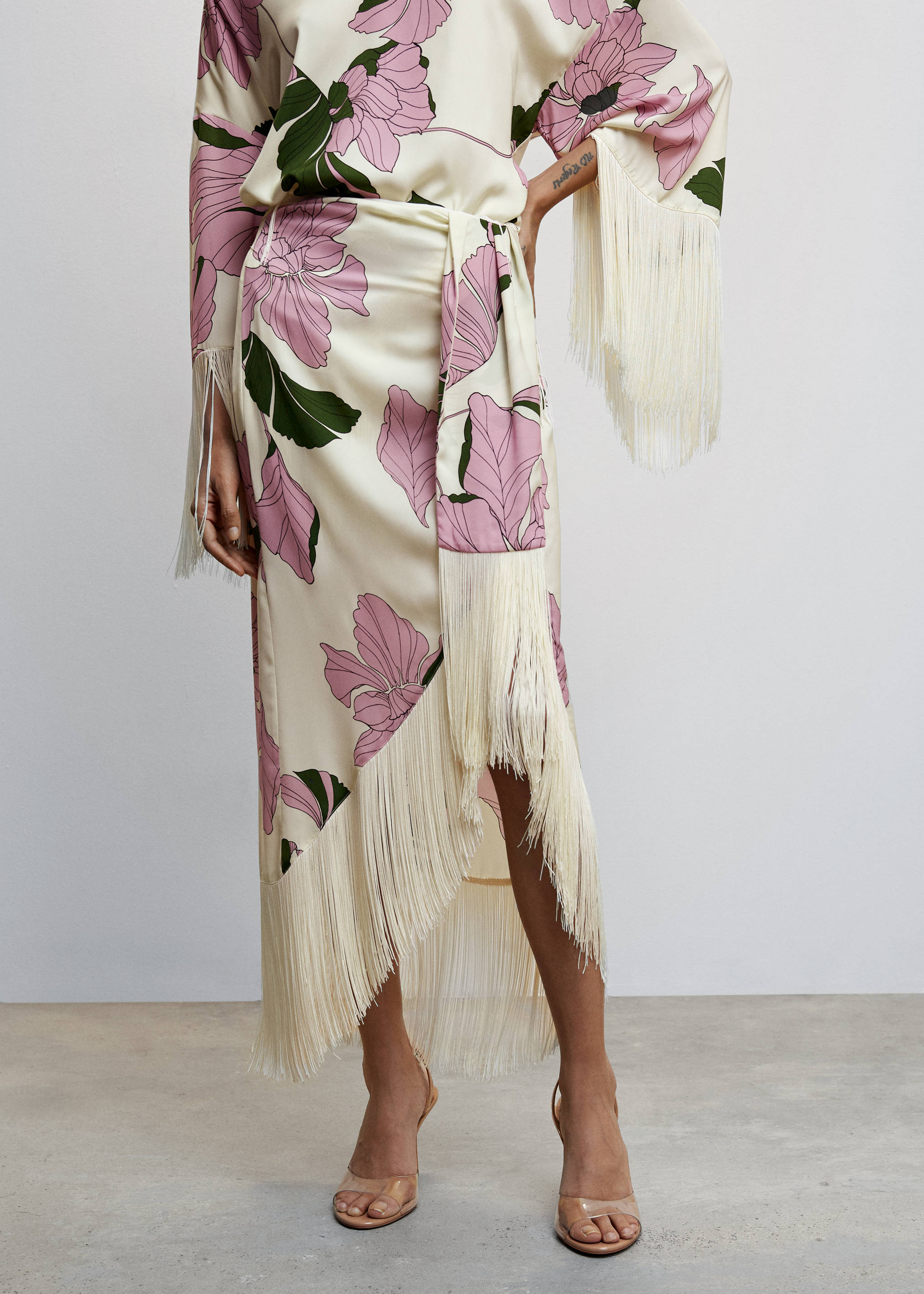 Falda asimétrica flecos - Plano medio