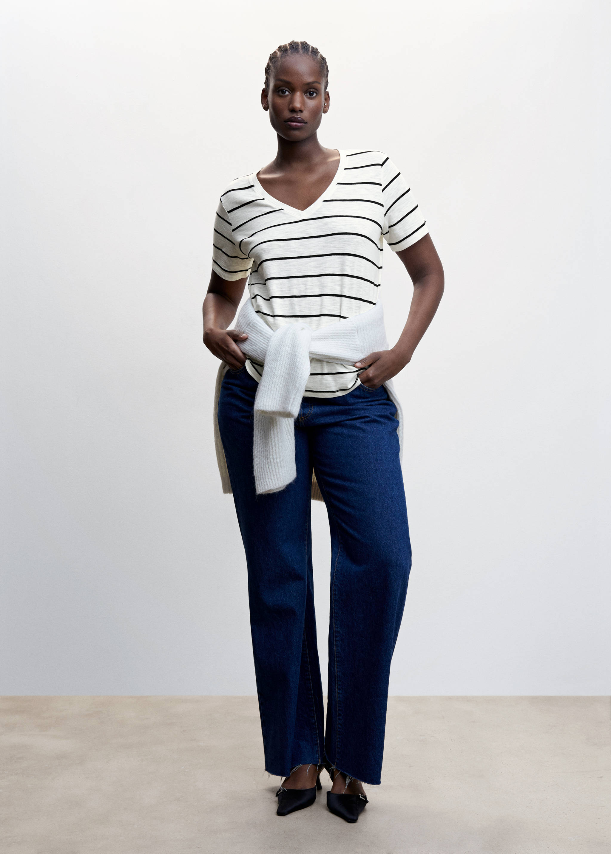 Полосатая футболка с V-образной горловиной - Деталь изделия 3