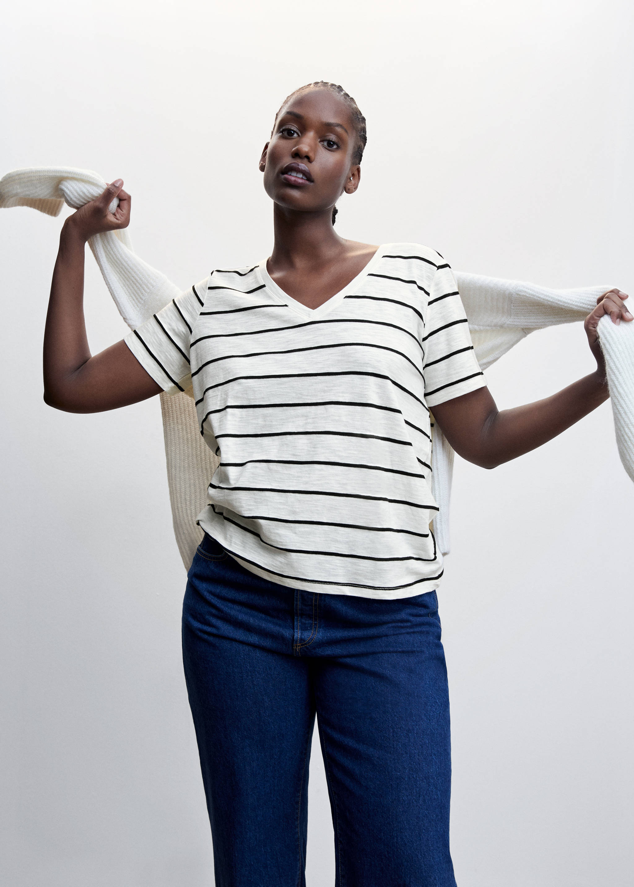 Полосатая футболка с V-образной горловиной - Деталь изделия 5