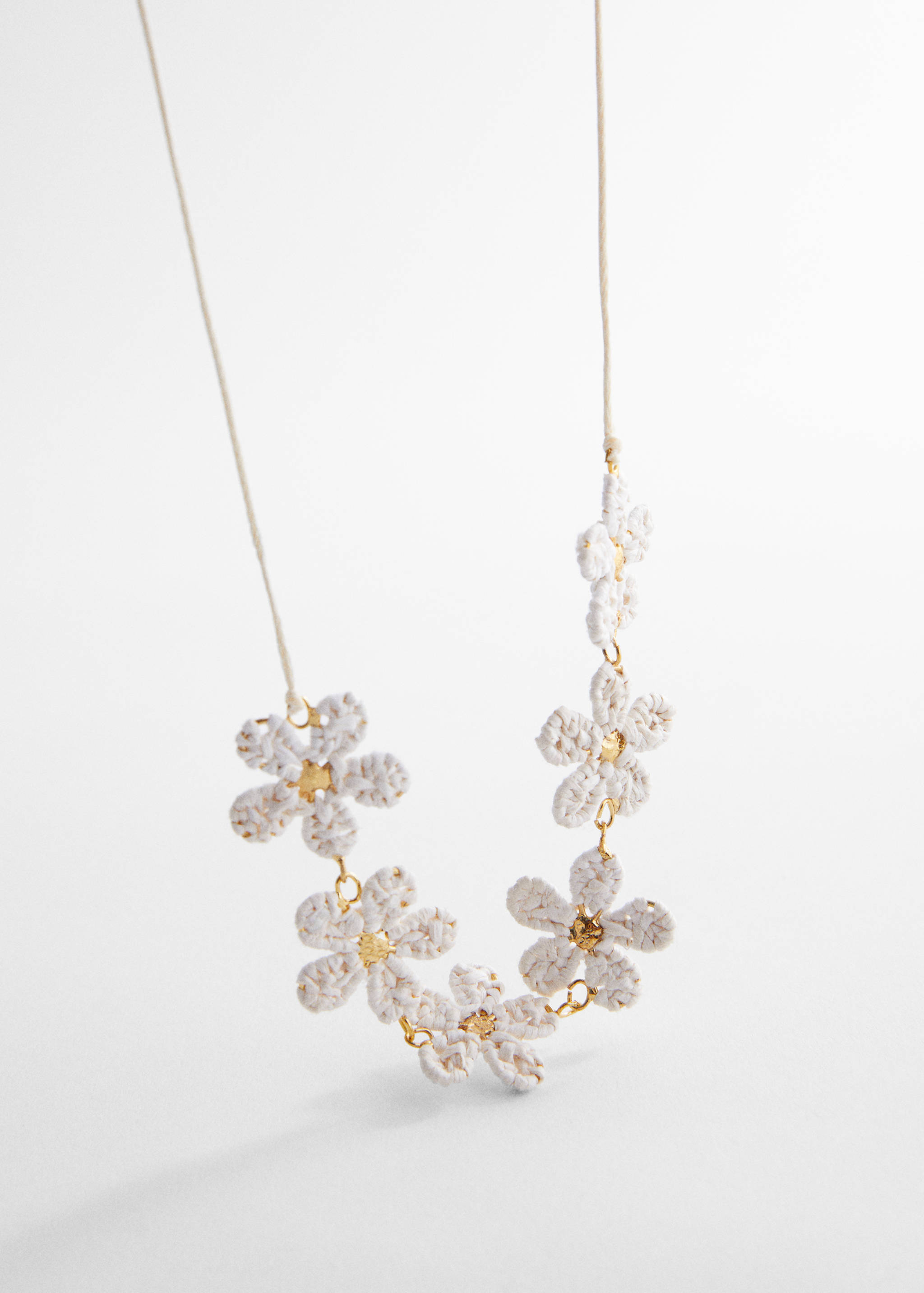 Crochet flower necklace - Medium plane