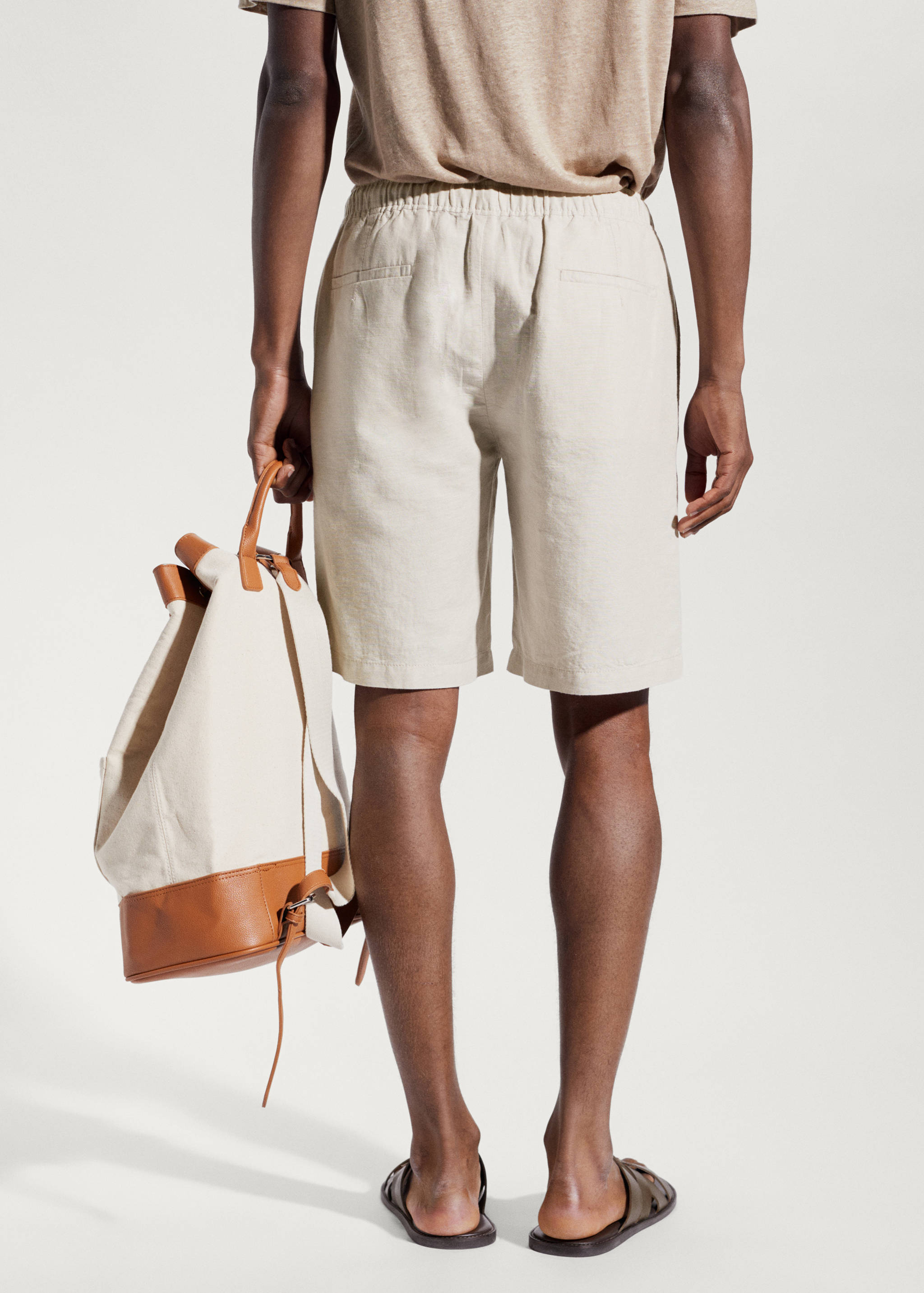 Drawstring linen Bermuda shorts - Reverse of the article