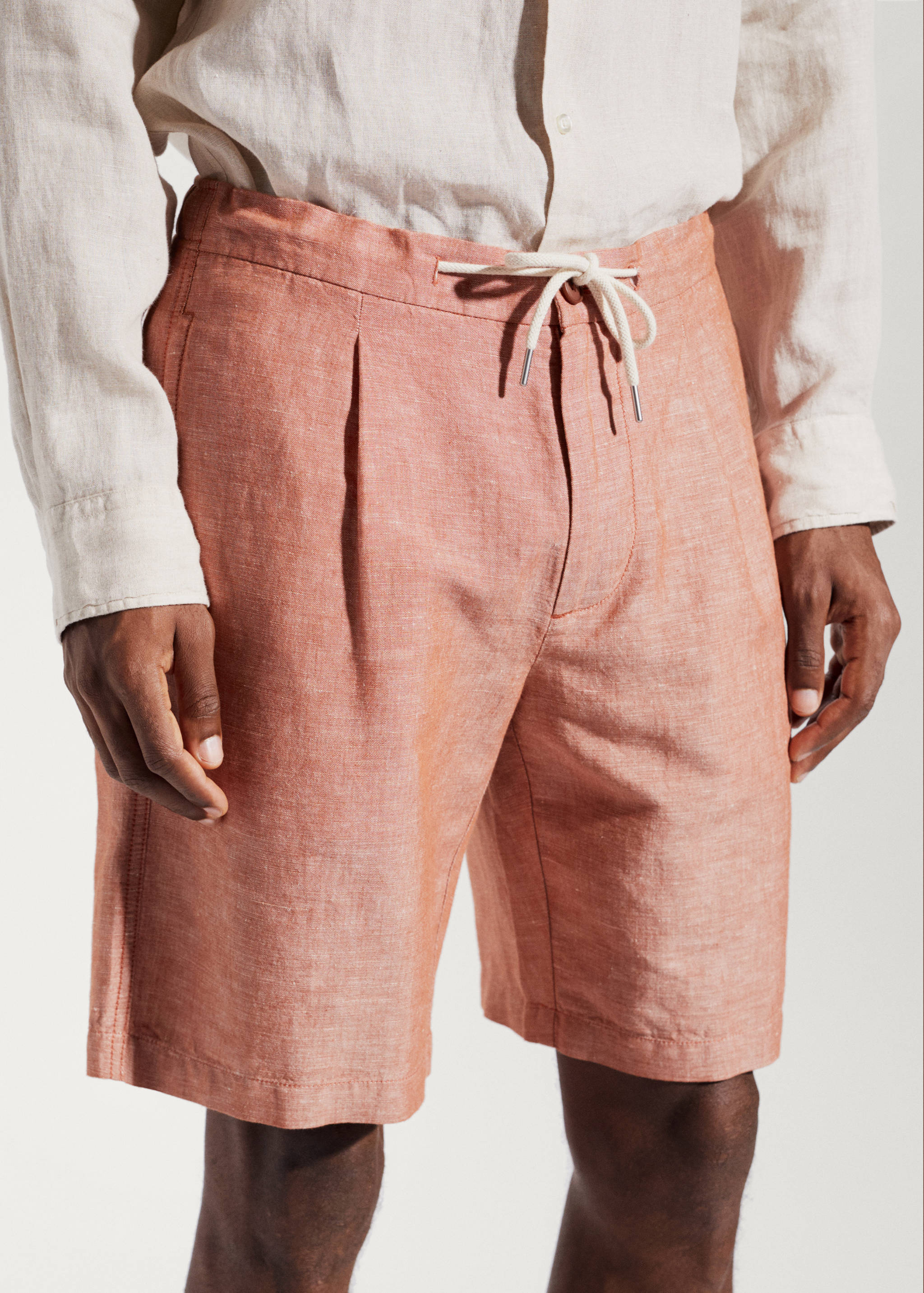 Drawstring linen Bermuda shorts - Details of the article 1