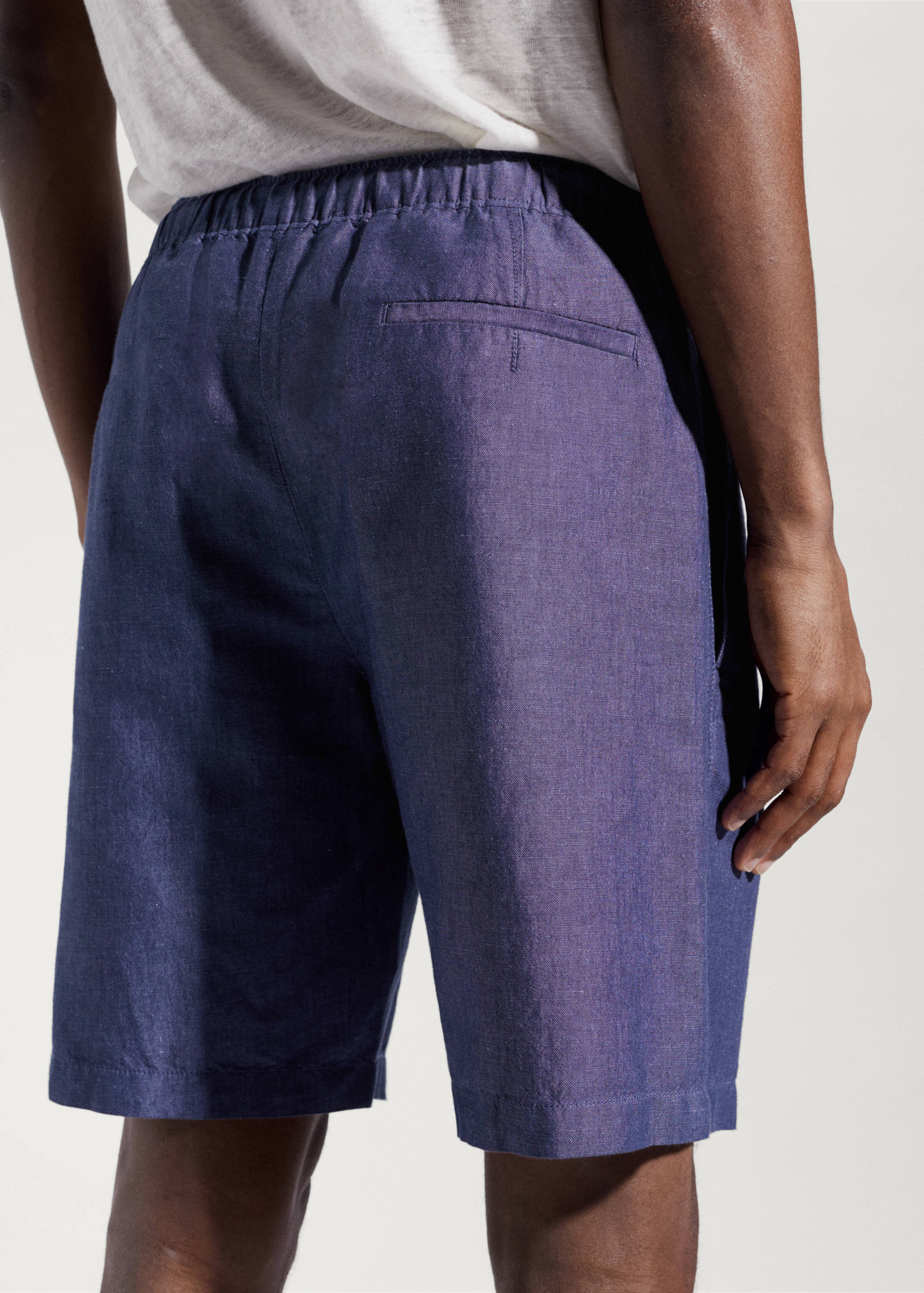 Drawstring linen Bermuda shorts - Details of the article 2