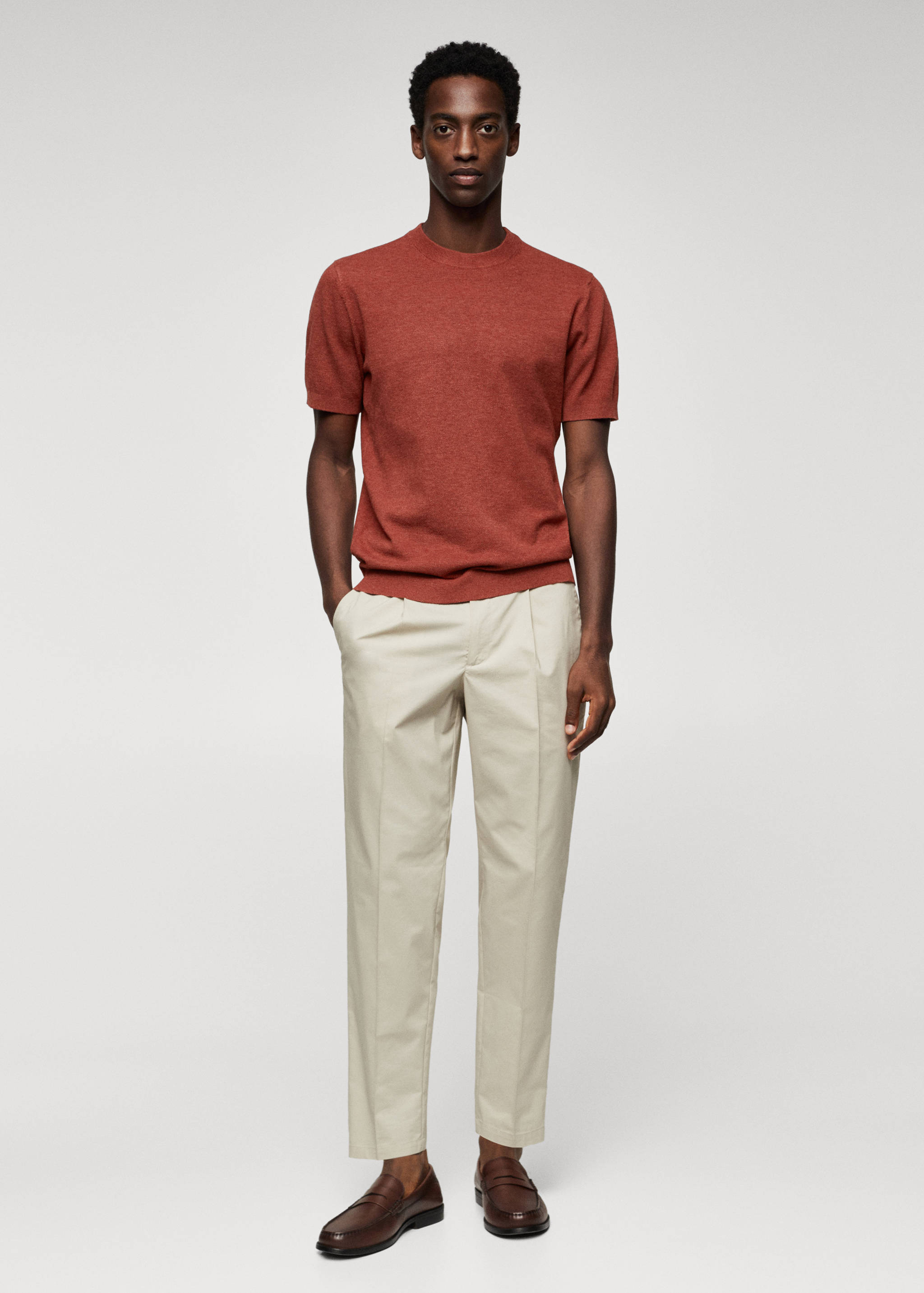 Трикотажная футболка из хлопка - Общий план